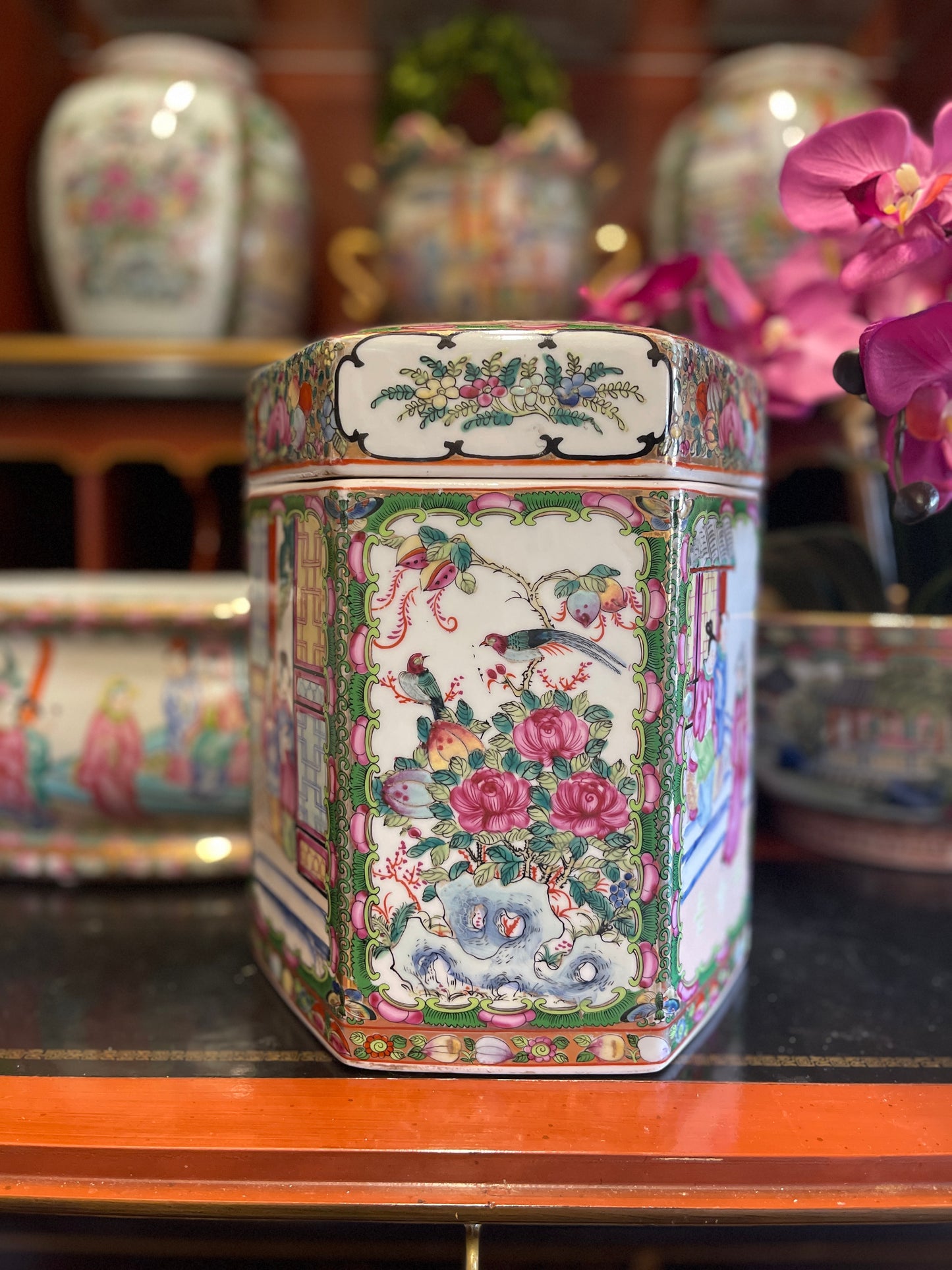 Famille Rose Hexagonal Jar WITH Lid