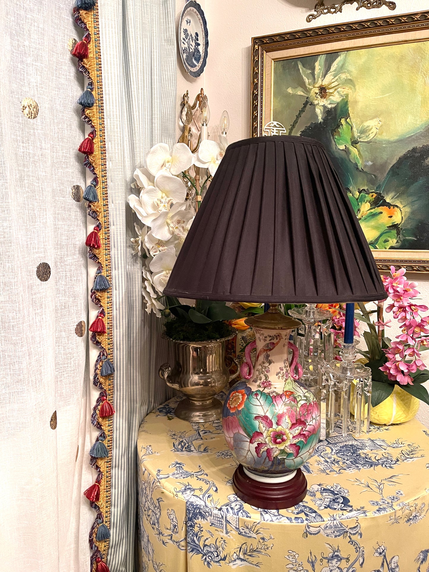 Vintage Tobacco Leaf Table Lamp