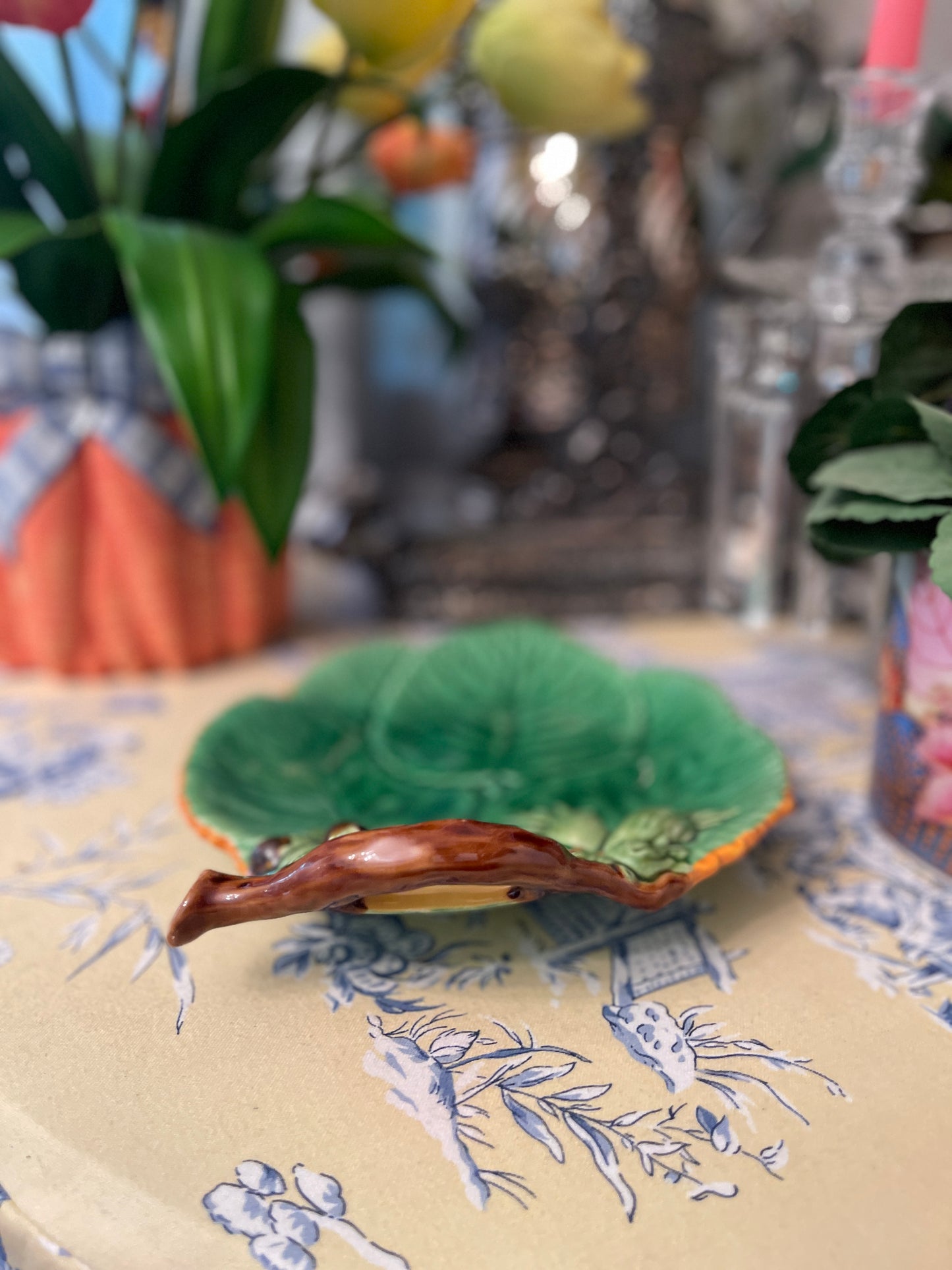 Mottahedeh Leaf Plate with Nuts, Made in Italy