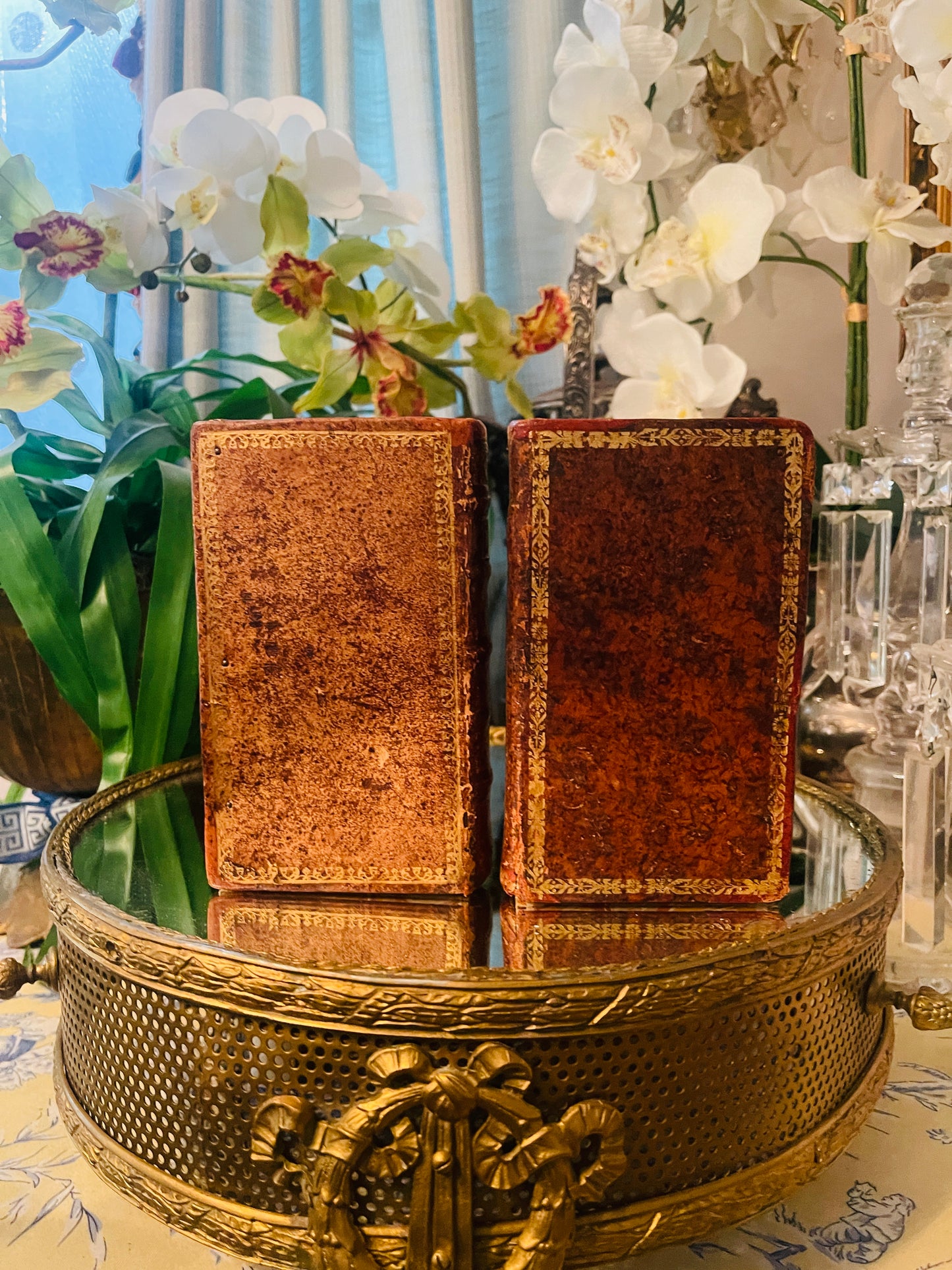 Vintage French Bookend Set – Old-World Gilt Leather Style, European Library Charm
