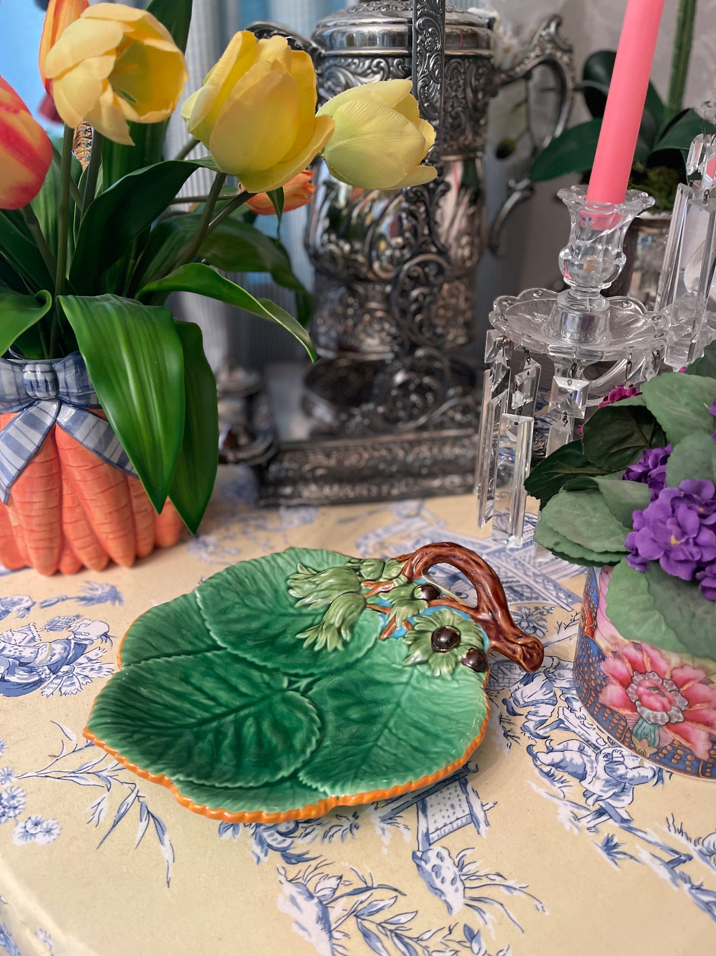 Mottahedeh Leaf Plate with Nuts, Made in Italy