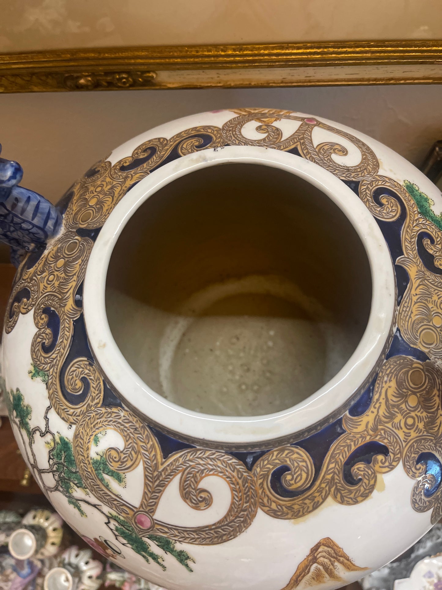 Chinoiserie 15”Ginger Jar, Colonial Hunt Scene, 20th Century