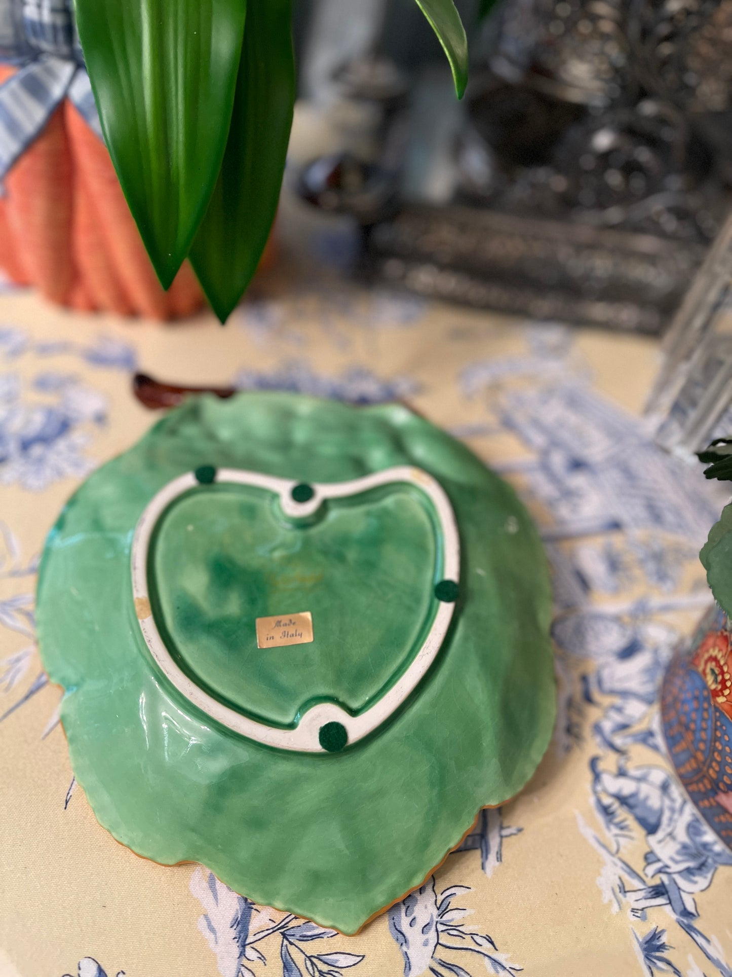 Mottahedeh Leaf Plate with Nuts, Made in Italy