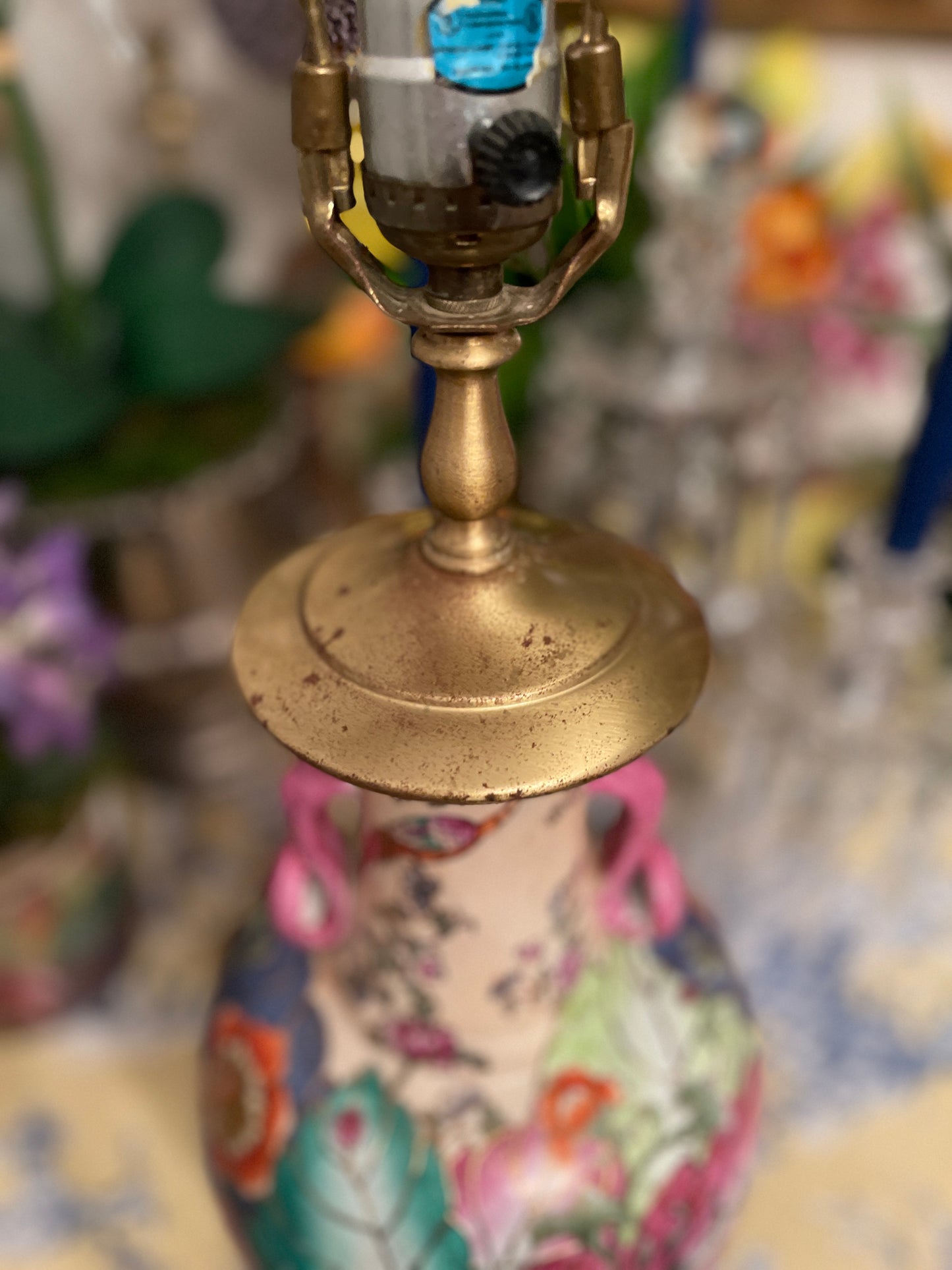 Vintage Tobacco Leaf Table Lamp