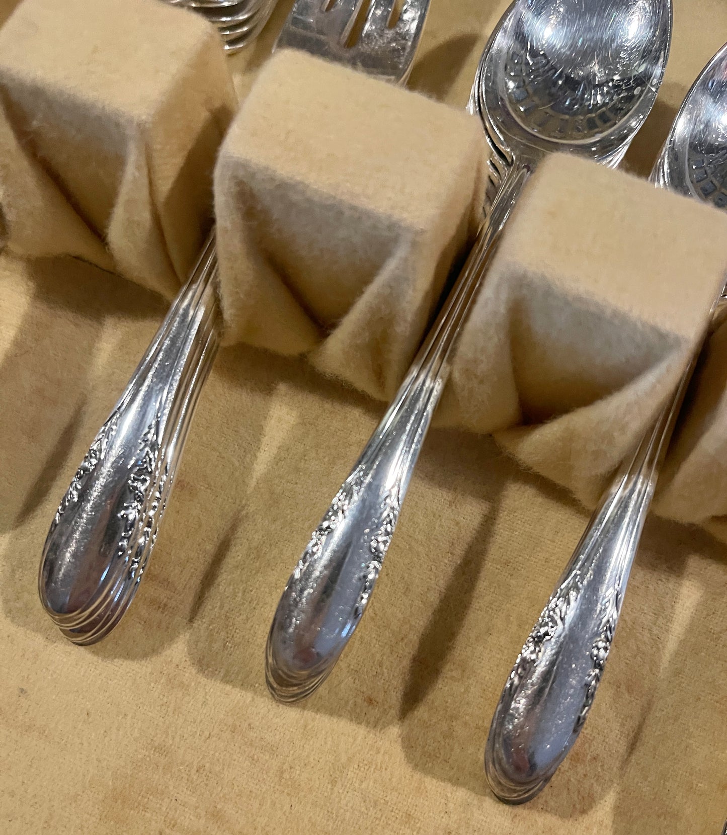 Alvin Silverplate Fashion Lane Pattern- 52 pieces