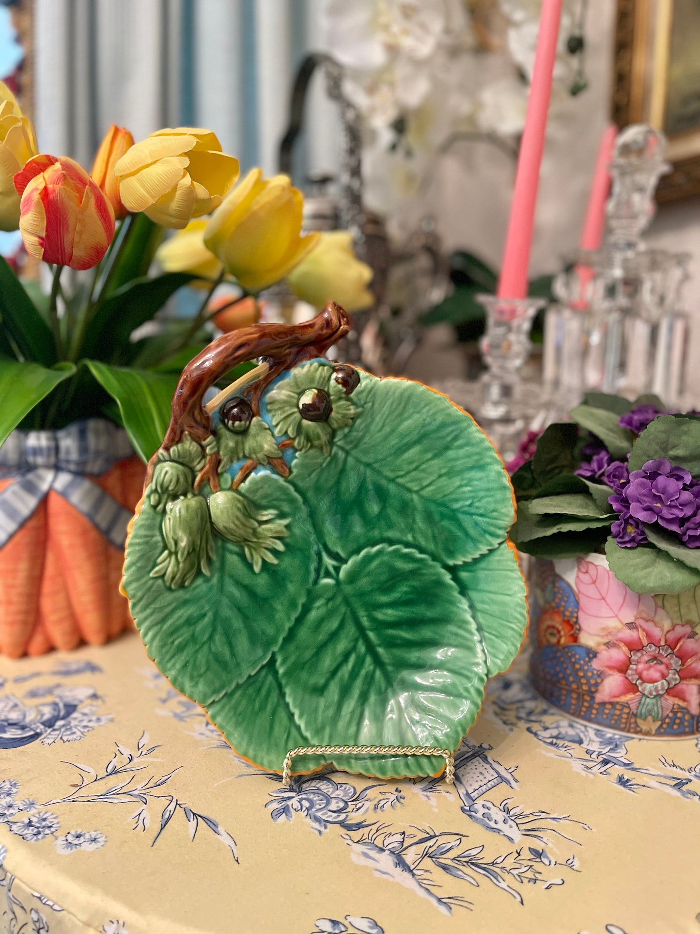 Mottahedeh Leaf Plate with Nuts, Made in Italy