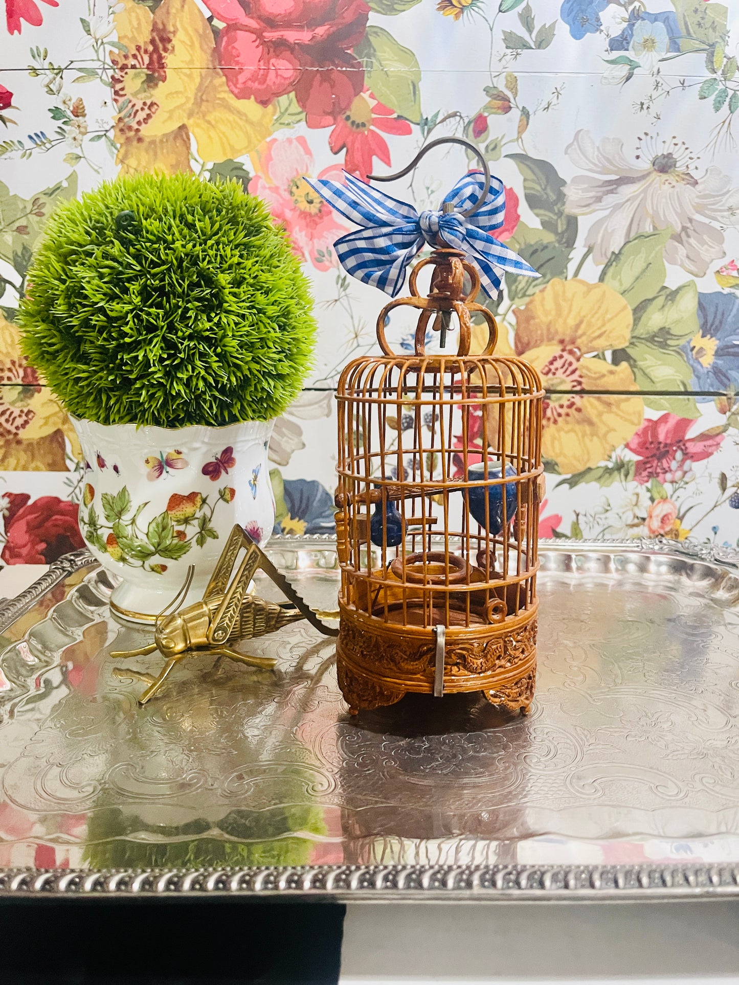 Vintage Chinoiserie Bird Cage with Porcelain Pot Feeders