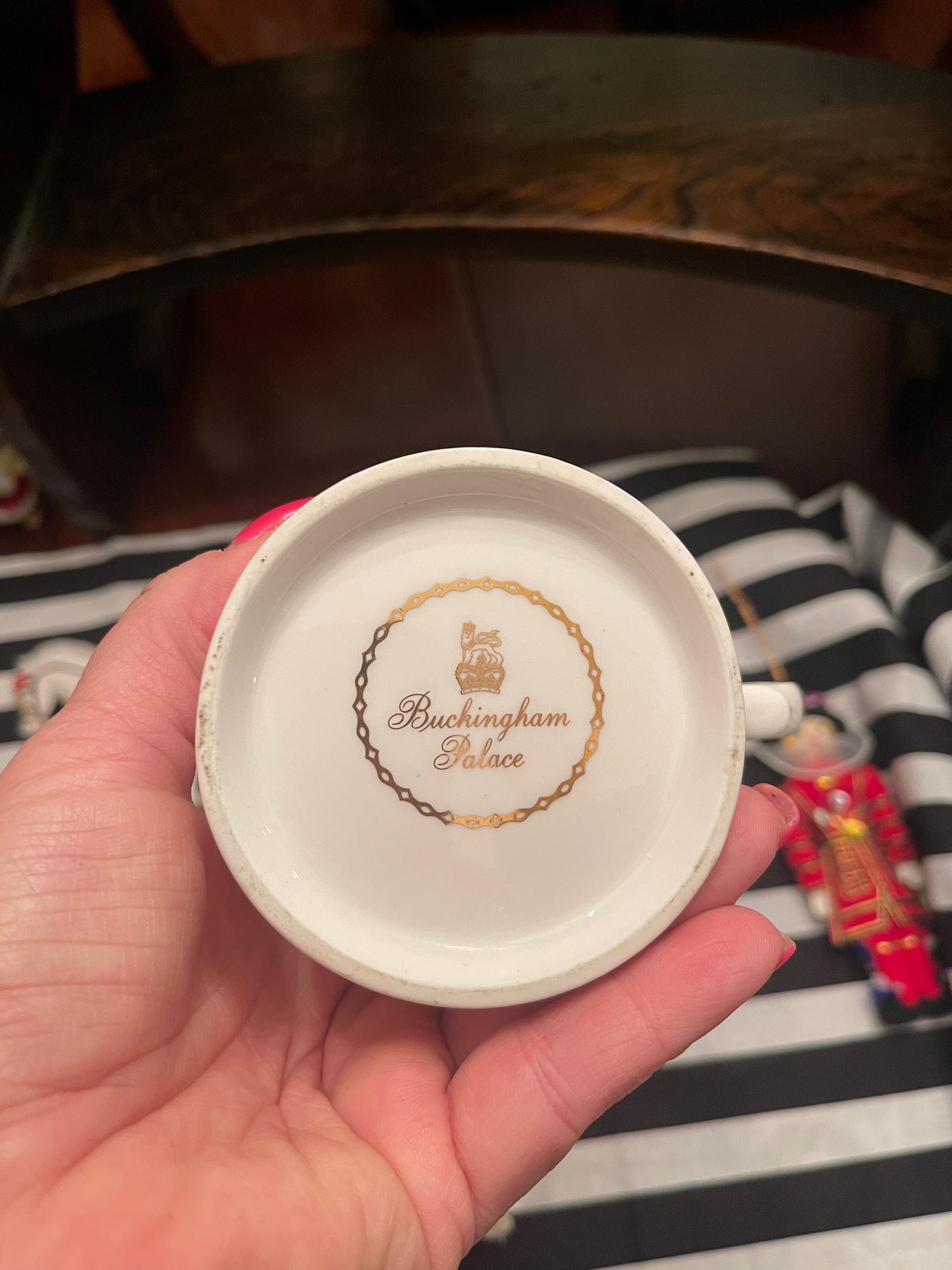 Vintage Buckingham Palace Mug, 1993, White and Gold,