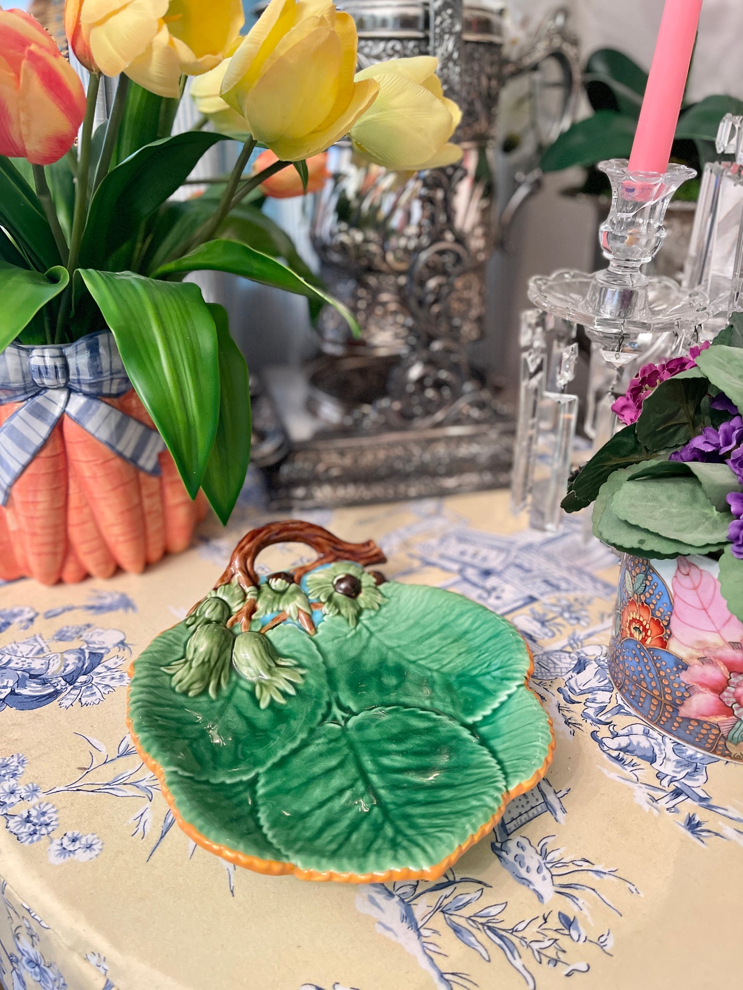 Mottahedeh Leaf Plate with Nuts, Made in Italy