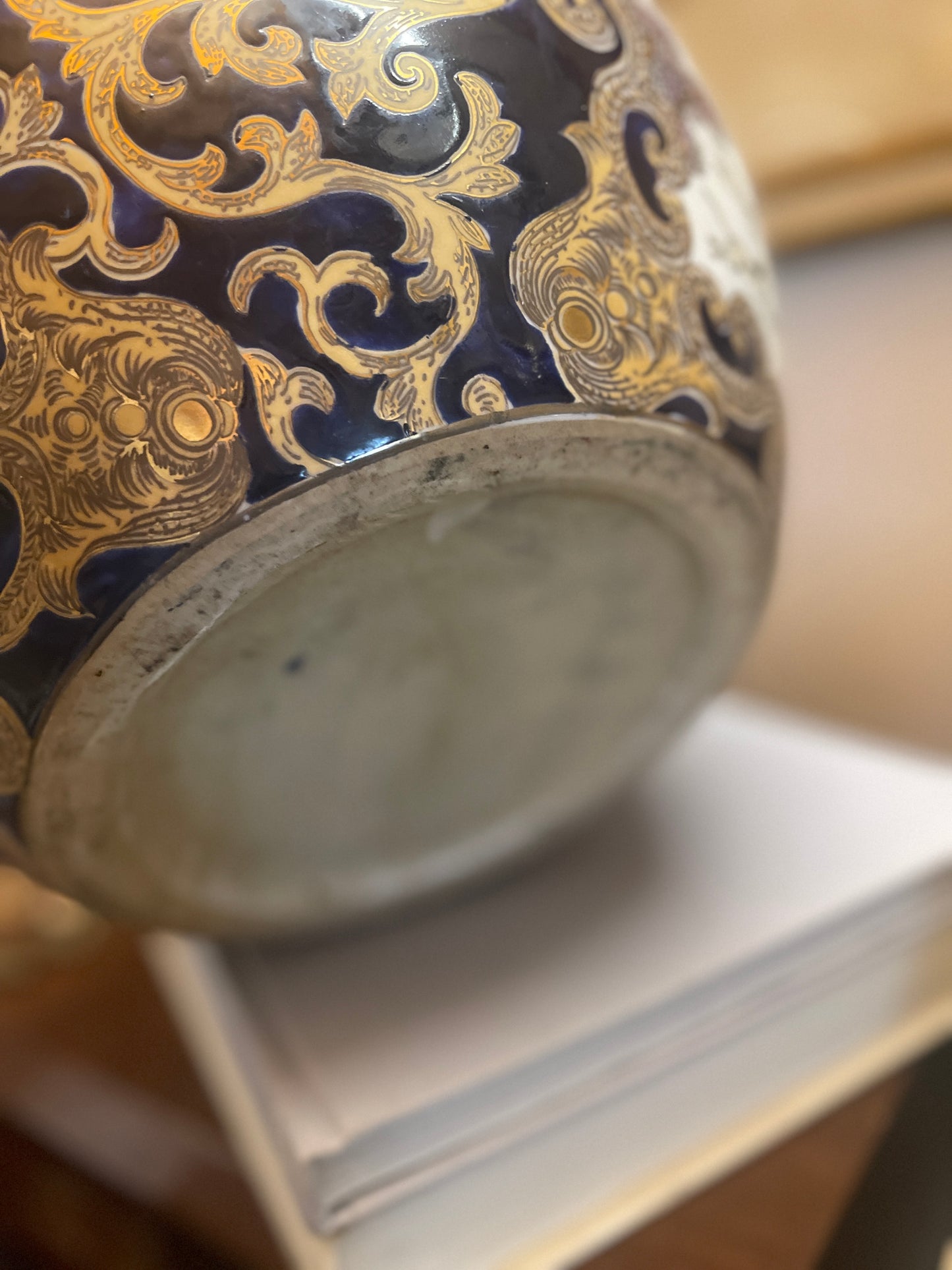 Chinoiserie 15”Ginger Jar, Colonial Hunt Scene, 20th Century