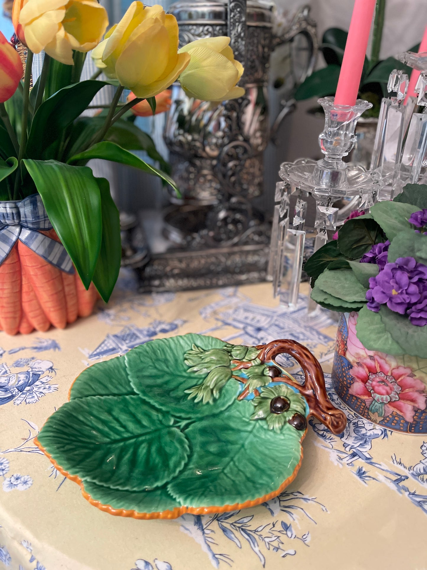 Mottahedeh Leaf Plate with Nuts, Made in Italy