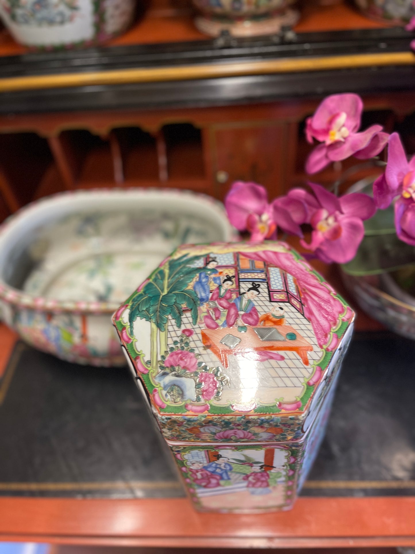 Famille Rose Hexagonal Jar WITH Lid