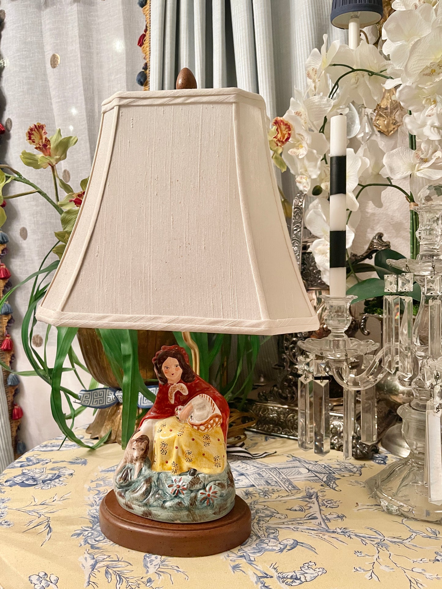 Red Riding Hood Staffordshire Lamp, Vintage English Decor