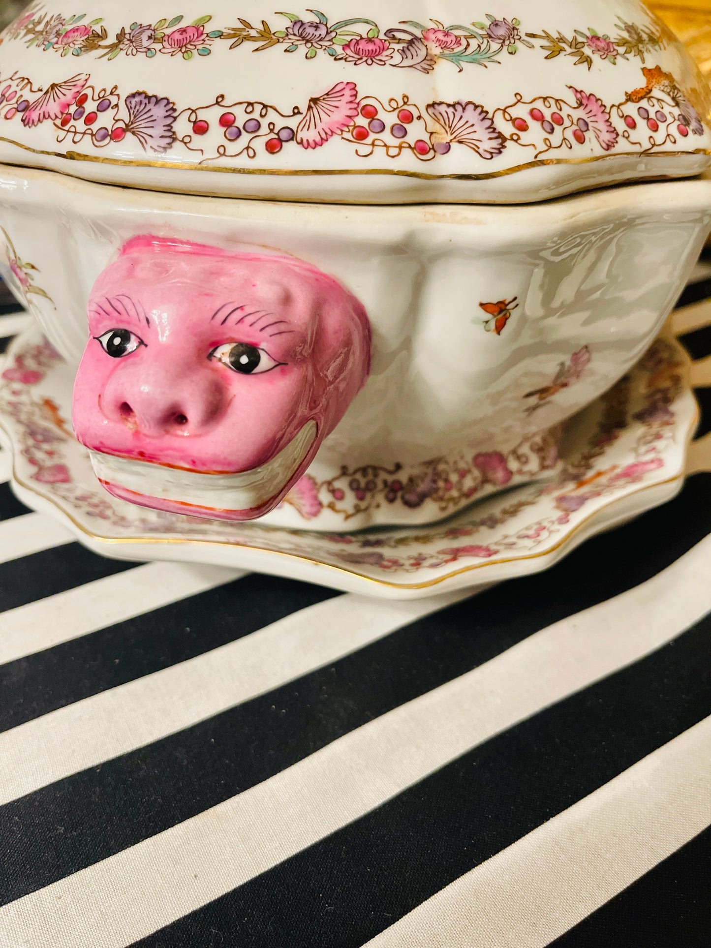 Vintage Chinoiserie Hua Ping Tang Zhi Lidded Tureen with Underplate, Pink Foo Handles, Fruit Ginial
