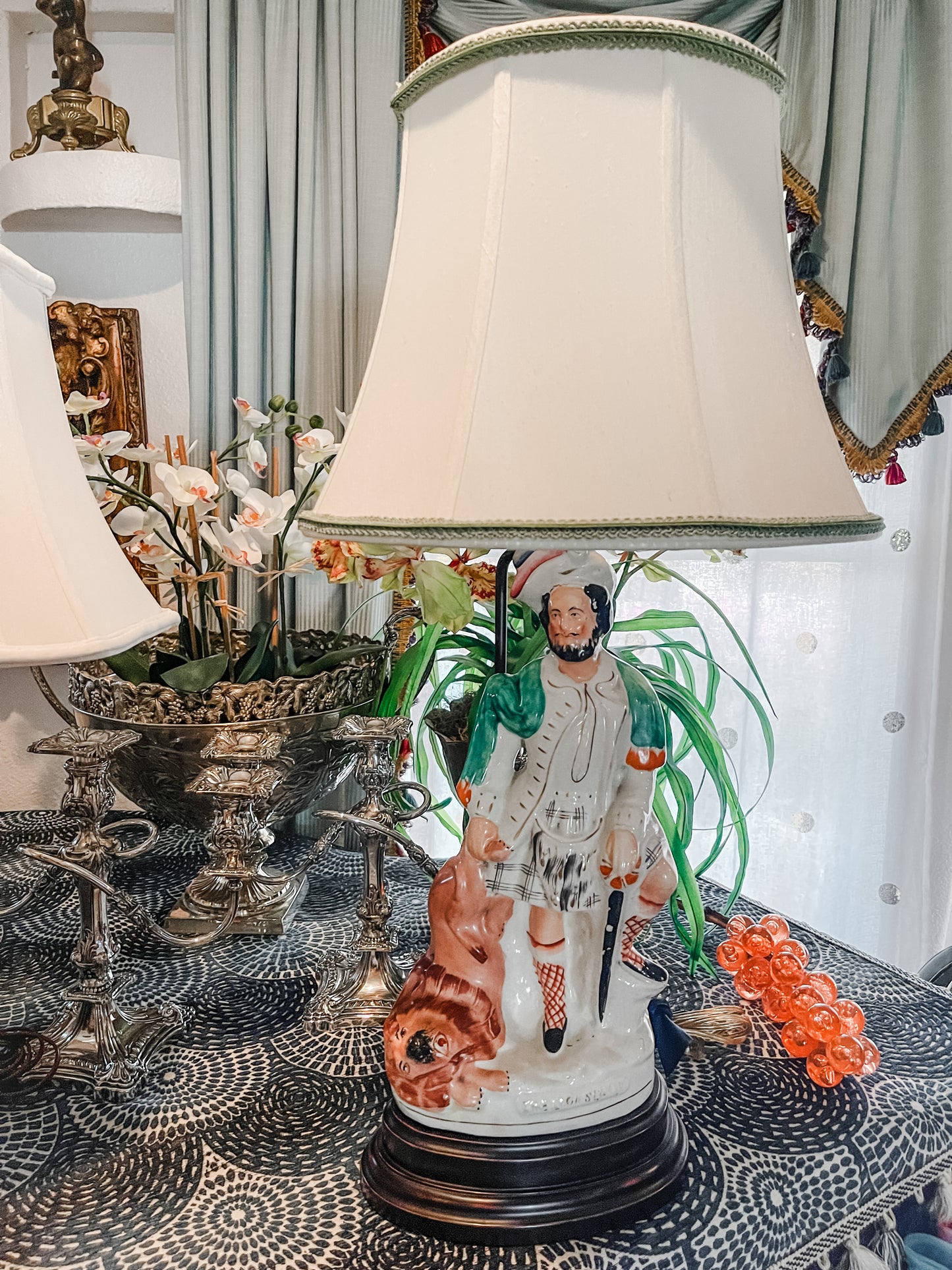Staffordshire Lion Slayer Lamp