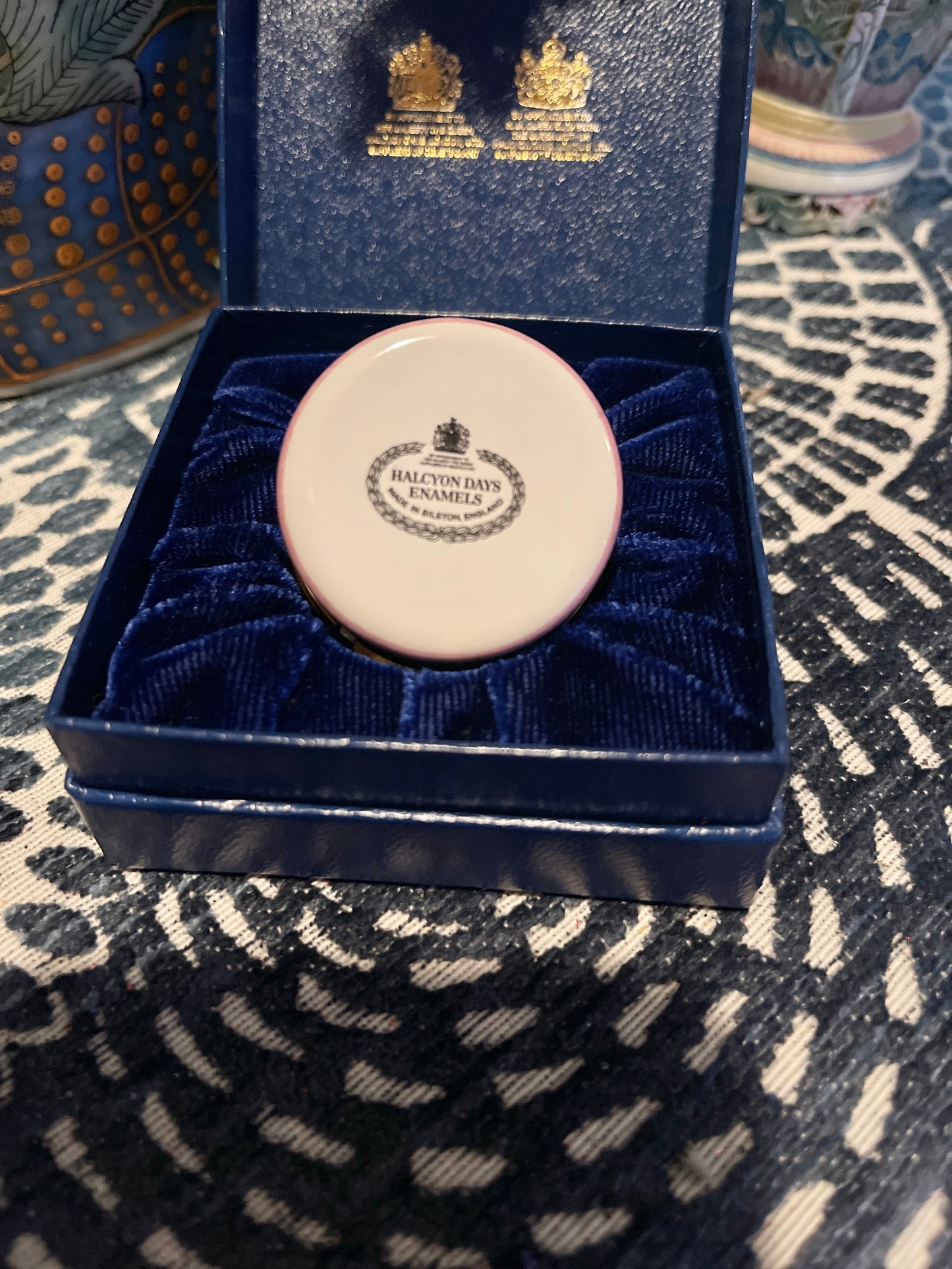 Halcyon Days Pink Enamel Box, Love Betters What is Best, Williams Wordsworth , Heart Detail