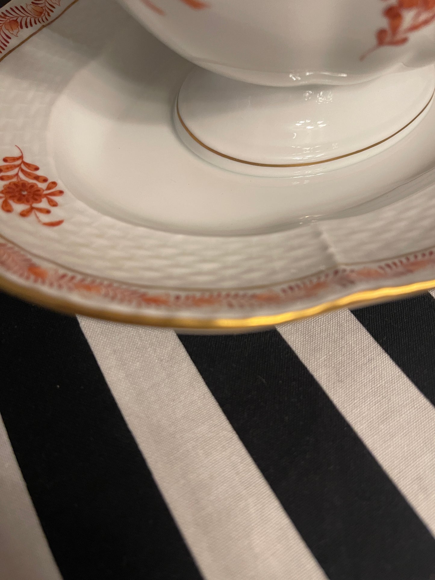 Unique Herend Rust Chinese Bouquet Gravy Boat/Saucier Dish with Attached Under Plate and Lid