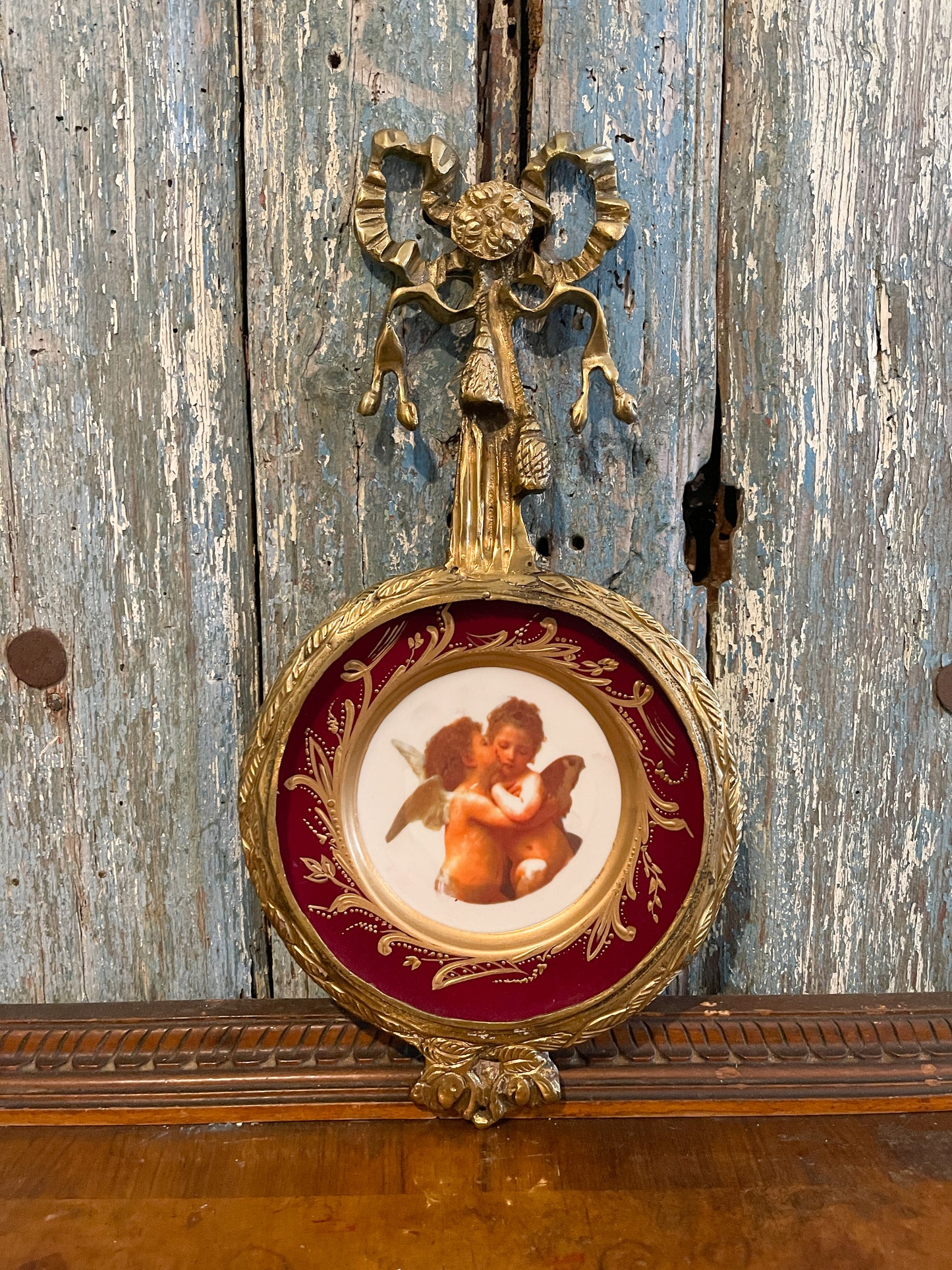 Cherub Plate in Gold Bow and Tassel Metal Hanger