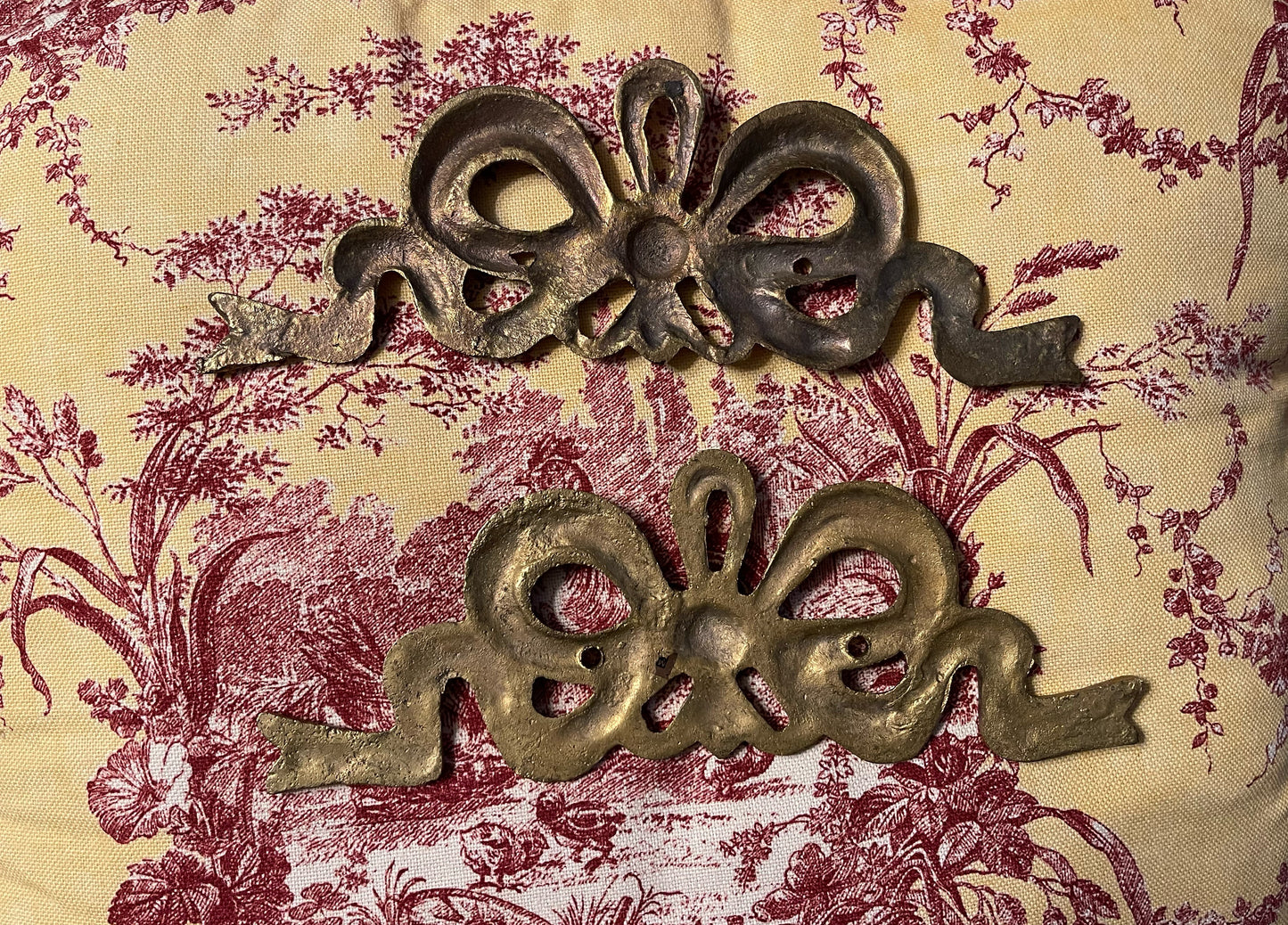 Vintage Brass Bow Wall Hanger, Super Sweet!