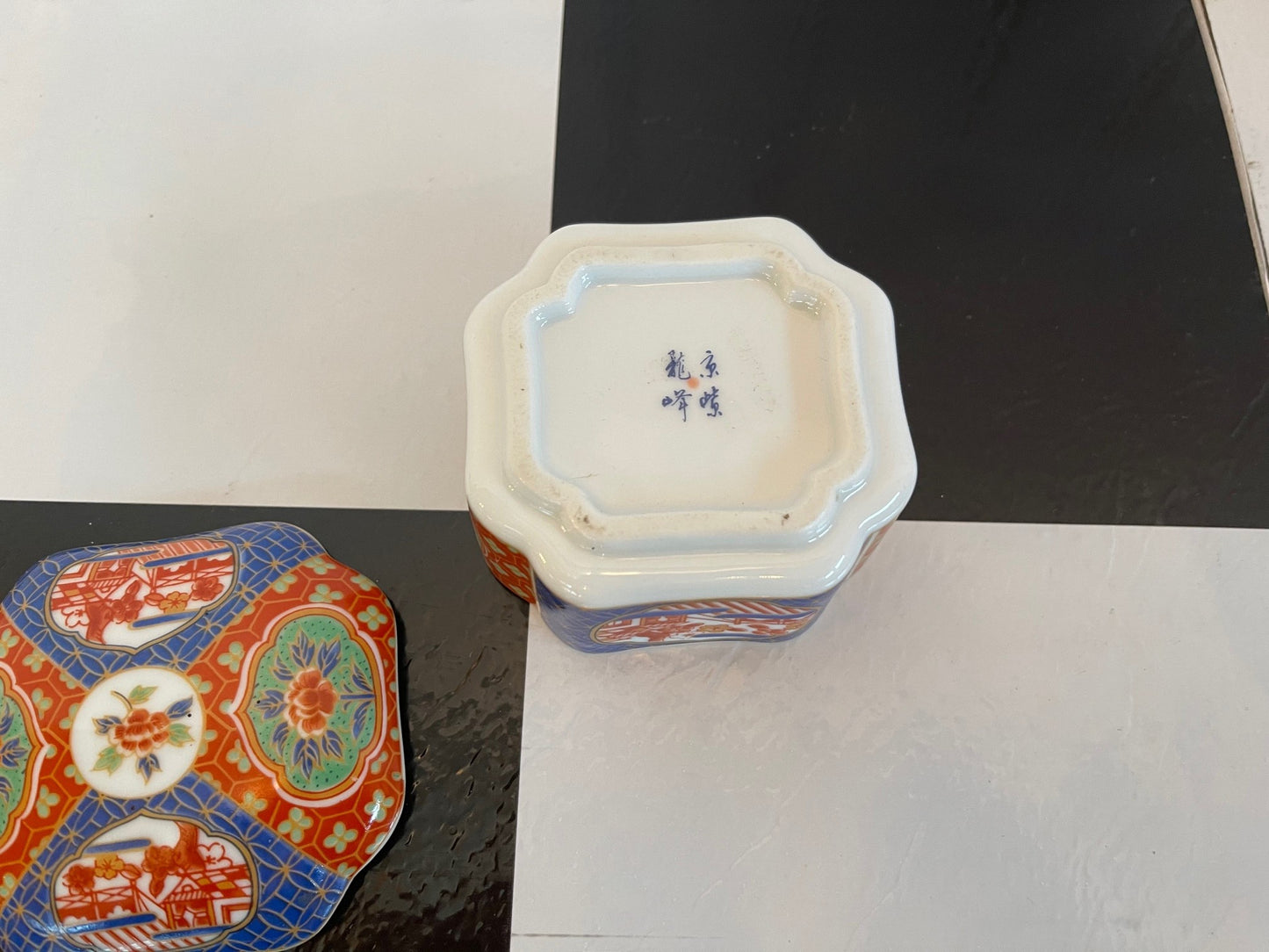 Imari Style Lidded Dish/Trinket Box