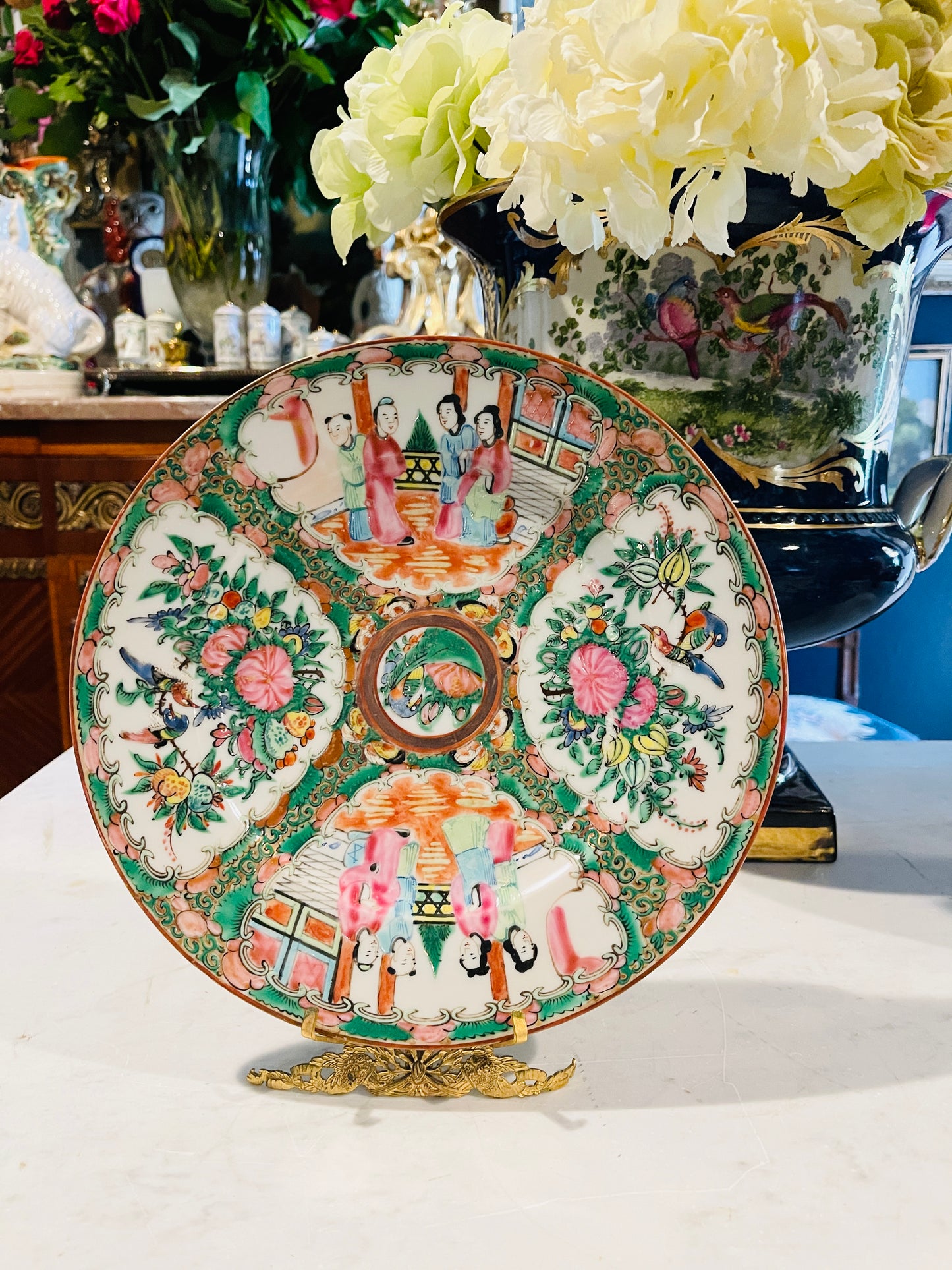 Antique Rose Medallion Porcelain Plate
Chinese Export Porcelain • Chinoiserie Decor • Estate-Sourced Heirloom