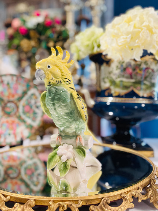 Vintage Italian Porcelain Cockatoo Sculpture
Hollywood Regency • Palm Beach Style • Estate-Sourced Italian Decor
