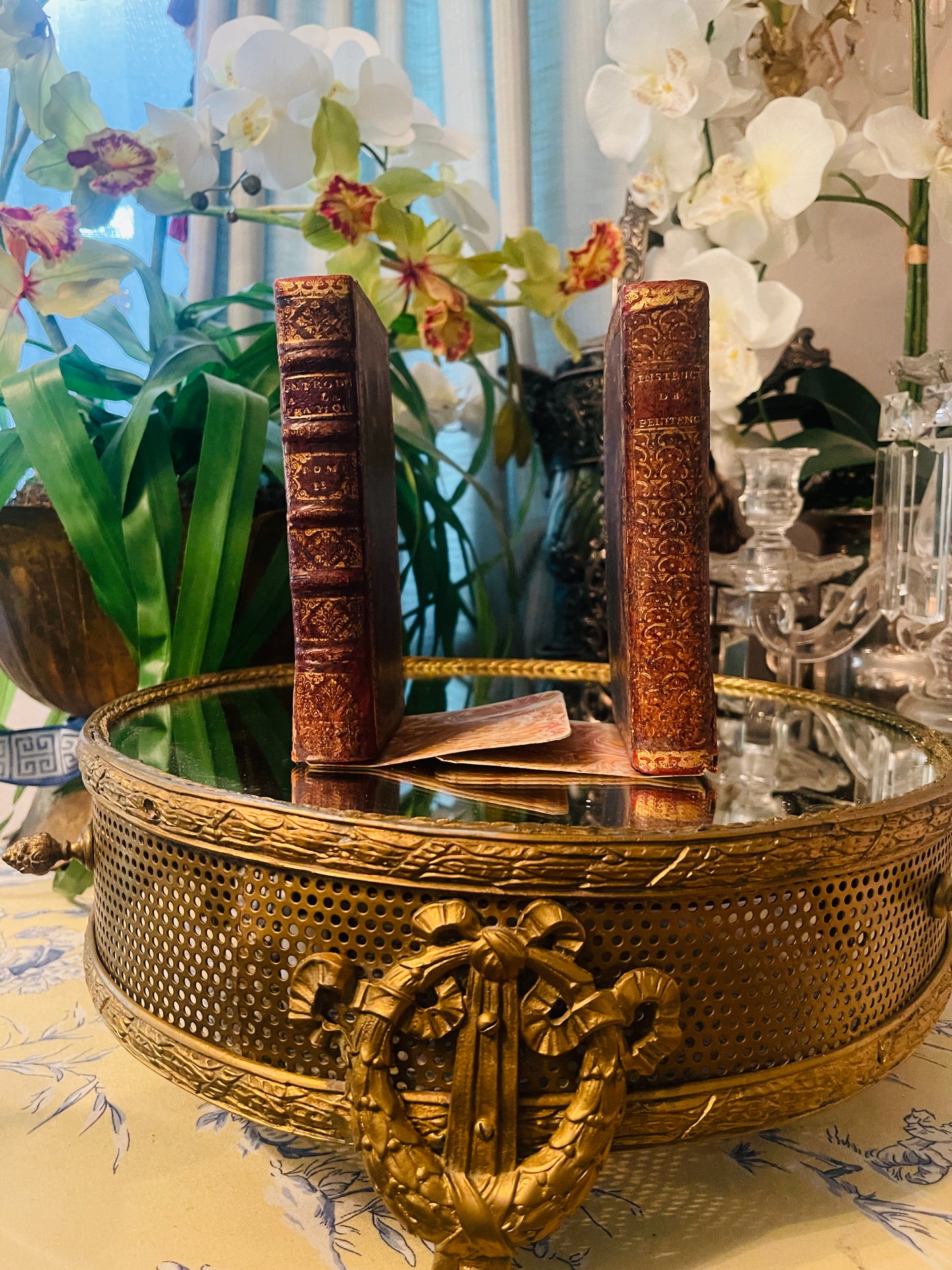 Vintage French Bookend Set – Old-World Gilt Leather Style, European Library Charm