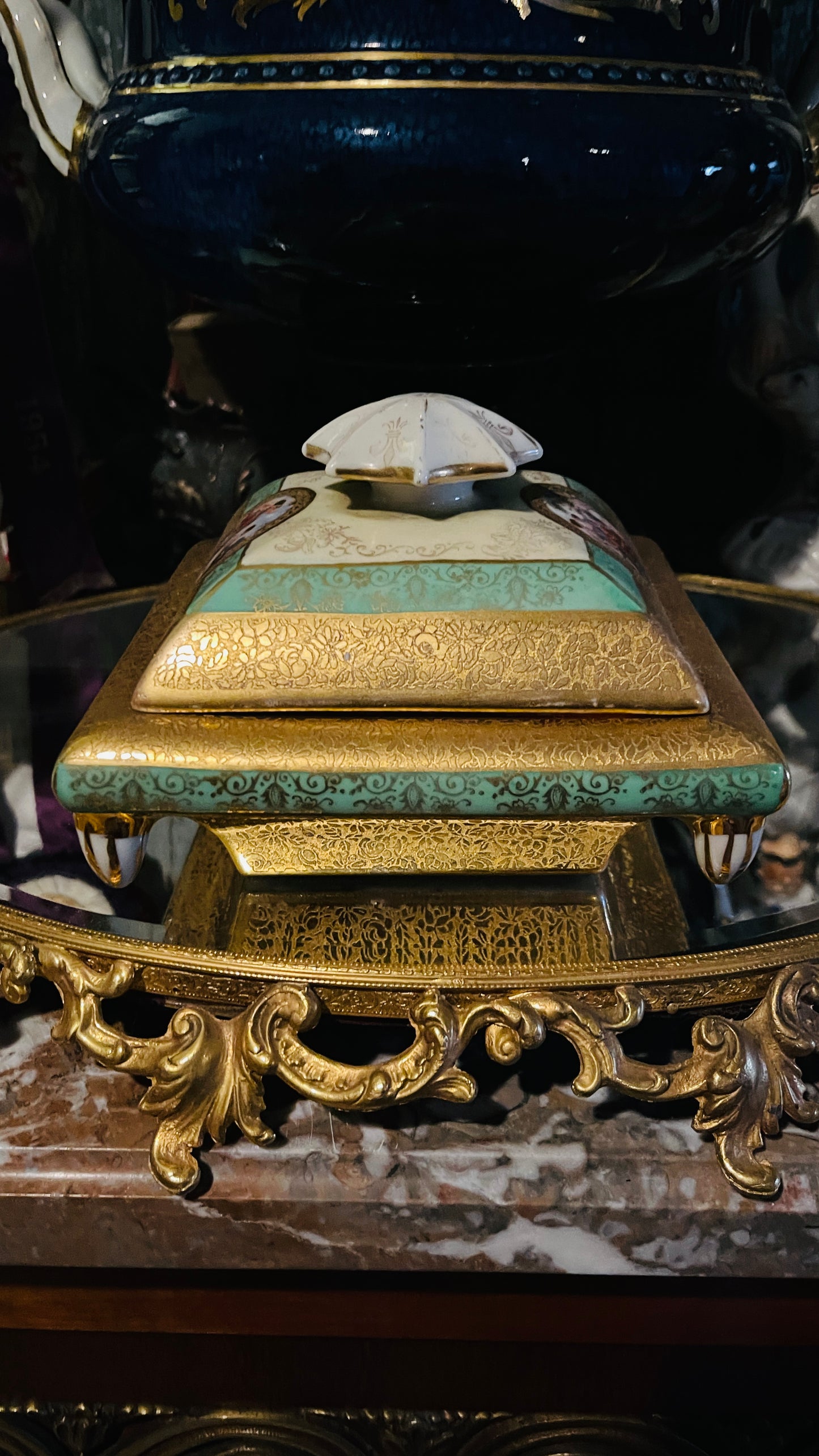 Le Mieux 24K Gold Covered Porcelain Box