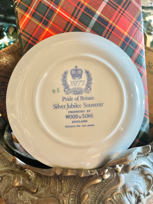 Vintage 1977 Queen Elizabeth II Silver Jubilee Plate/Shallow Bowl | English Royal Commemorative, 4.25”