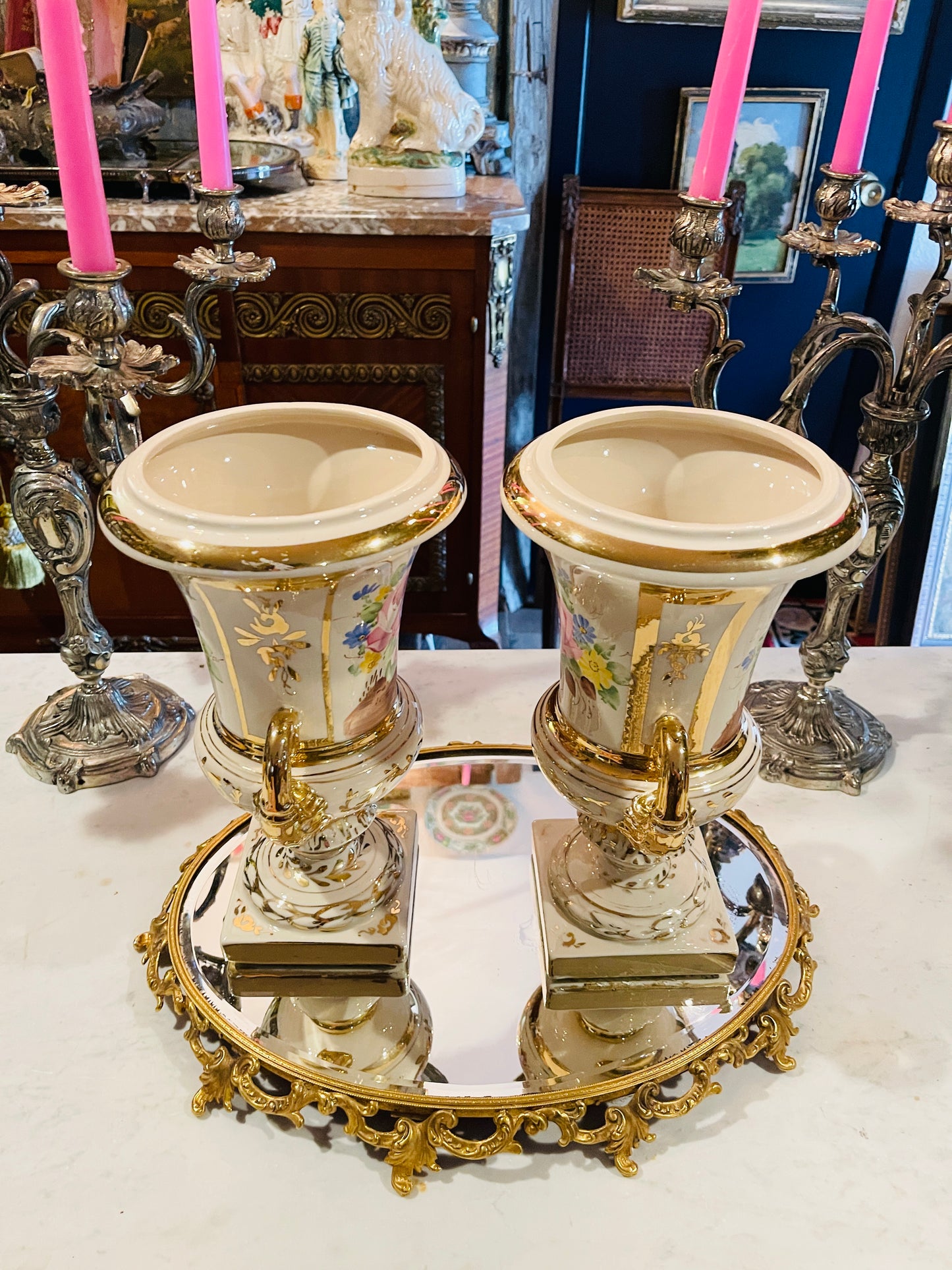 19th century French Old Paris porcelain urns (circa 1820–1840), Pair