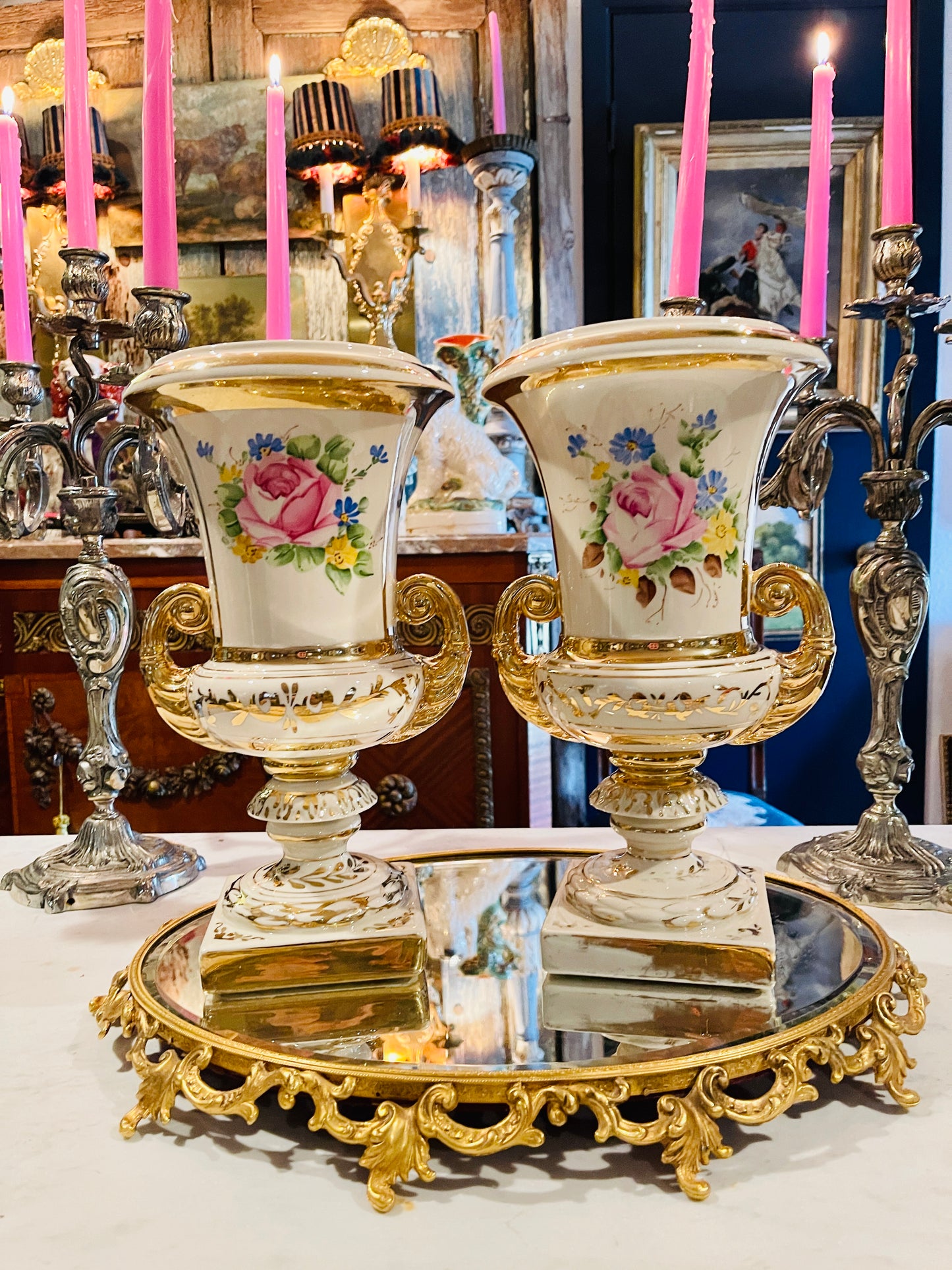 19th century French Old Paris porcelain urns (circa 1820–1840), Pair