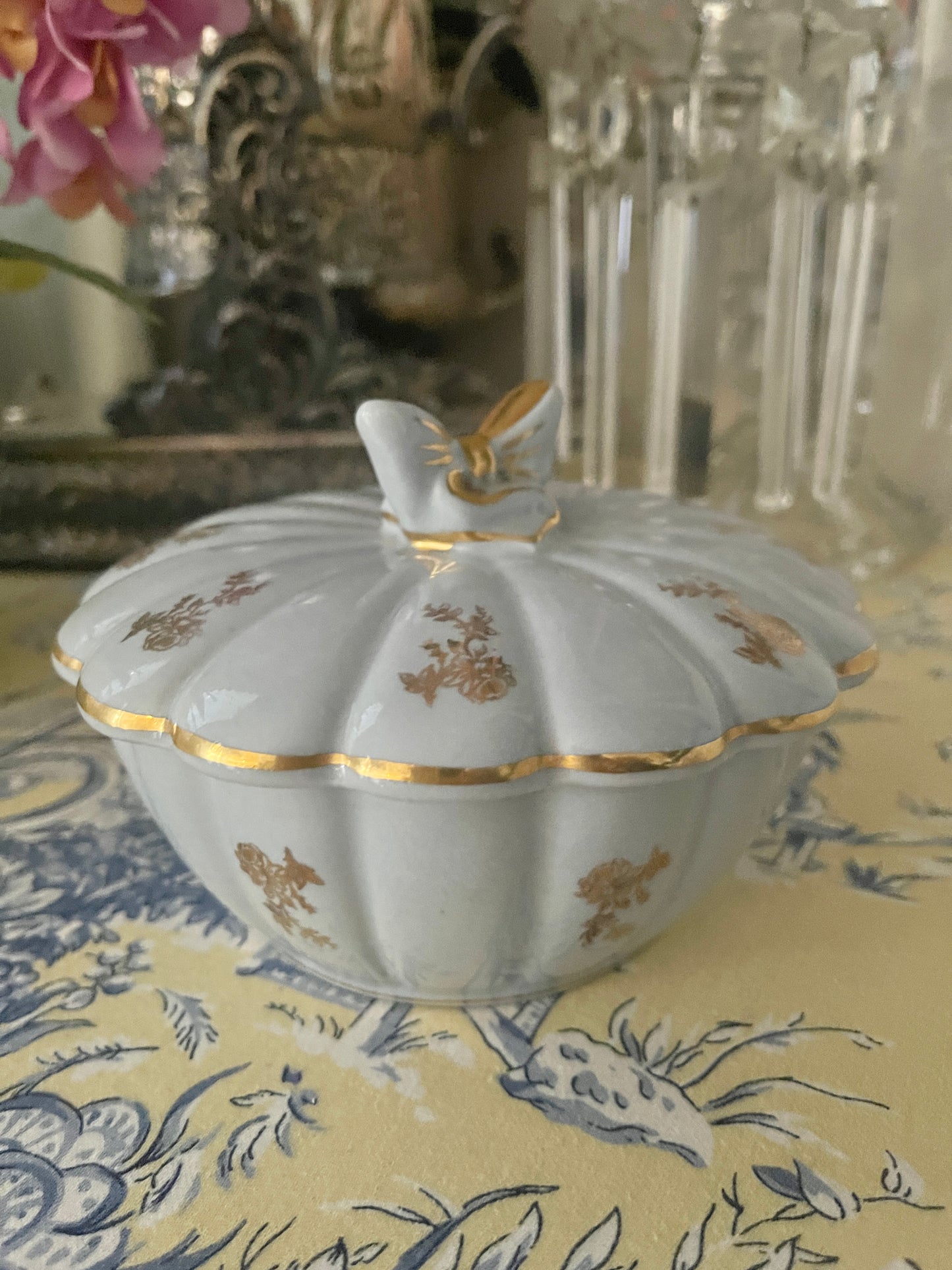 Vintage Bow Topped Lidded Dish