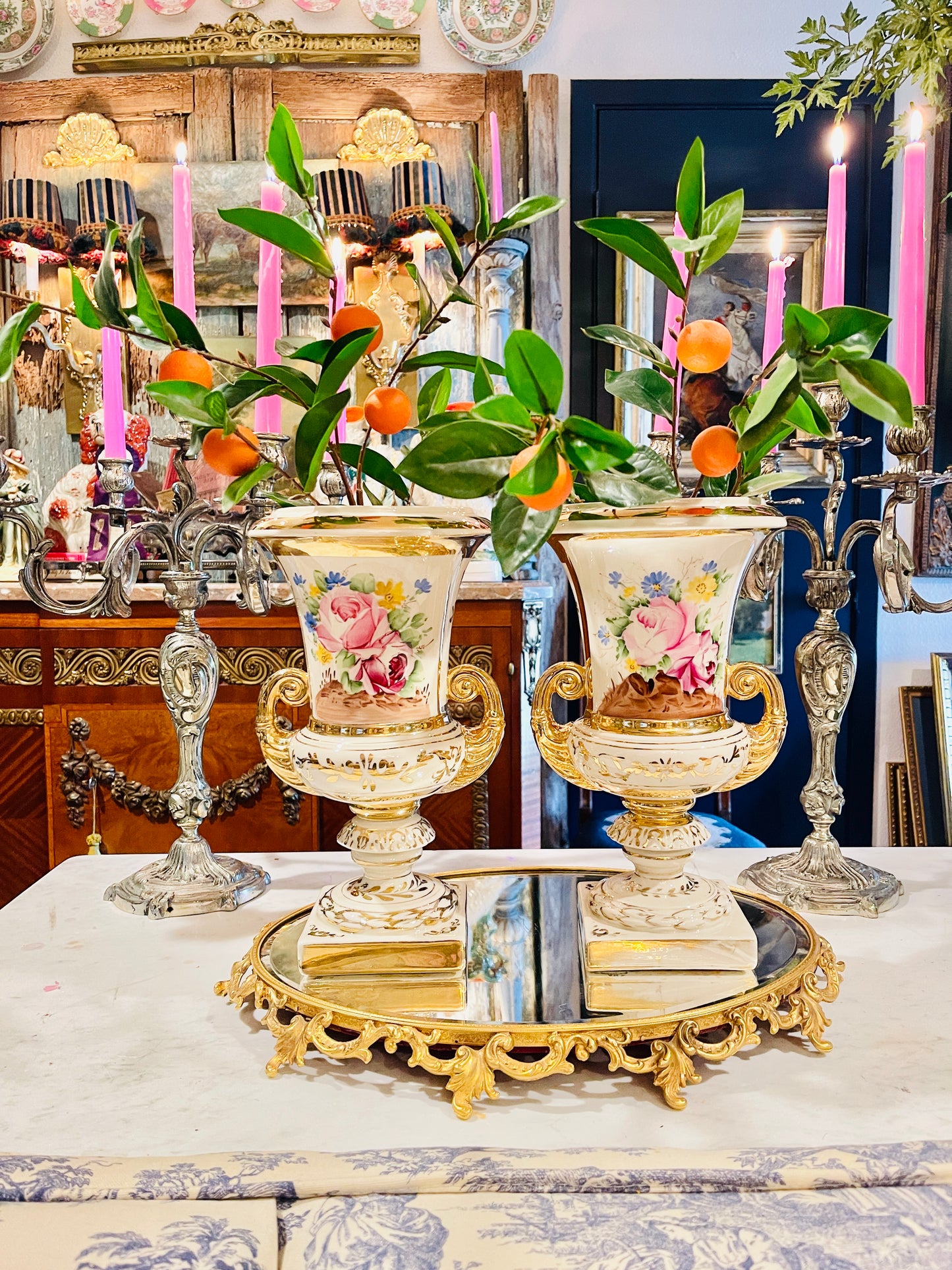 19th century French Old Paris porcelain urns (circa 1820–1840), Pair
