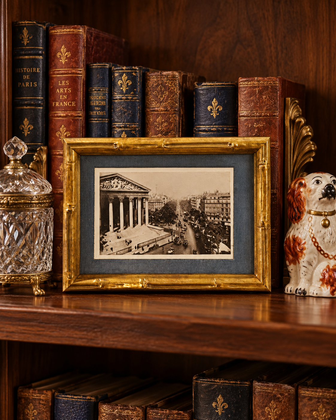 La Madeleine et les Grands Boulevards
The a Madeleine» Church and the
« Grands Boulevards, Antique Paris Postcard, Framed