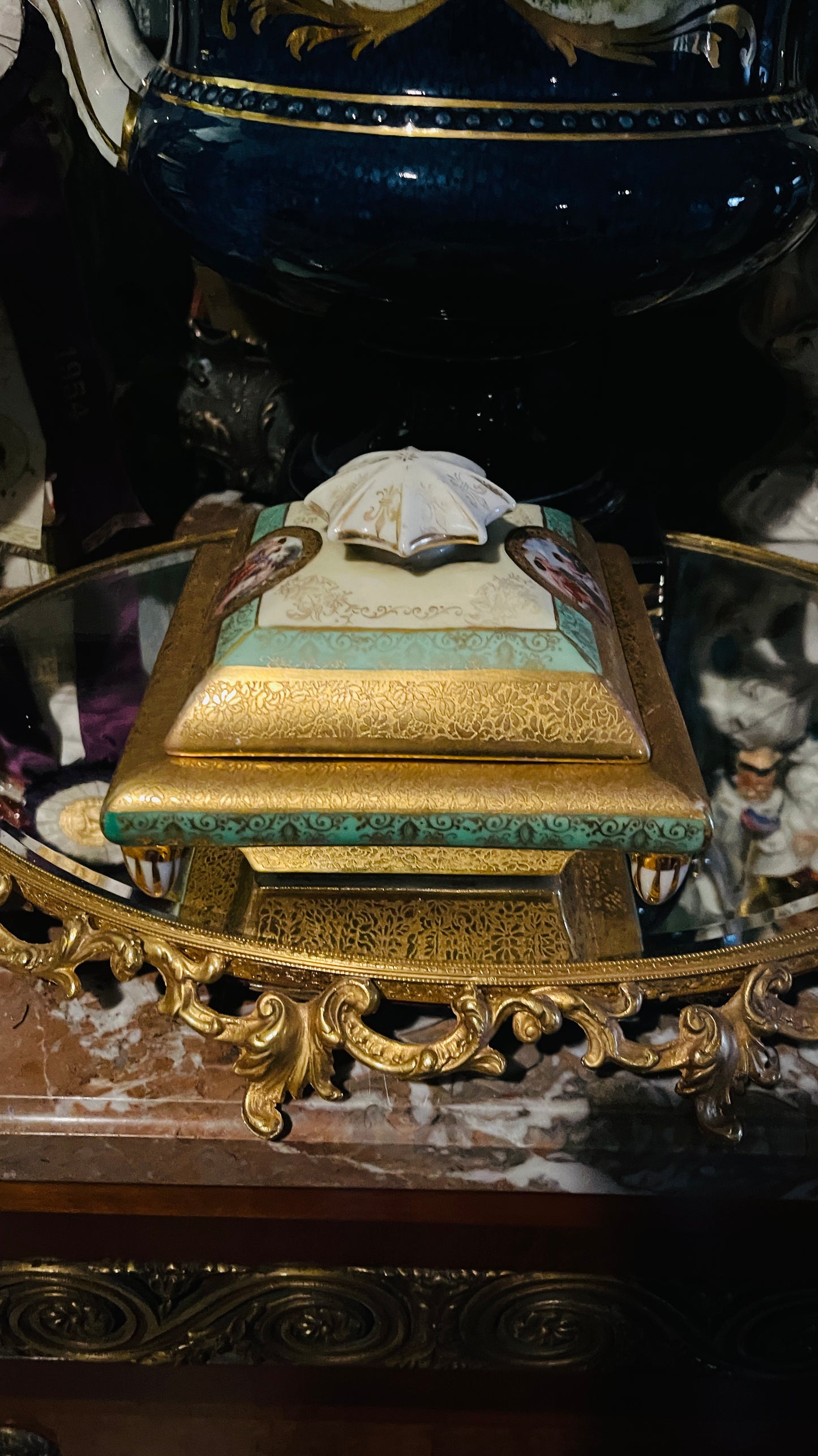 Le Mieux 24K Gold Covered Porcelain Box