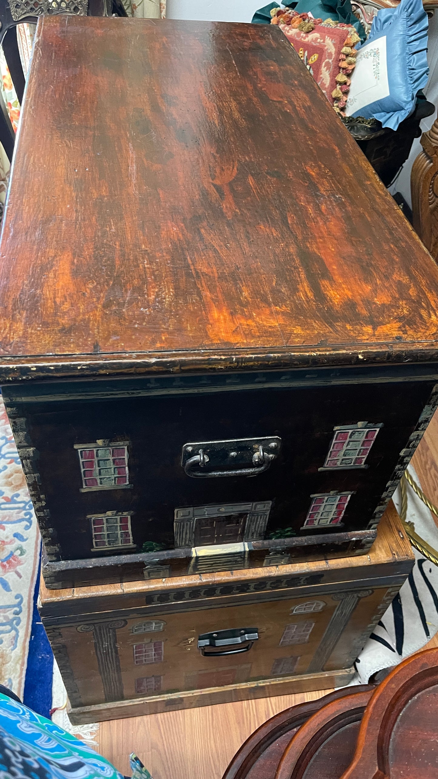 English House Blanket/Storage Box – Grand Georgian Manor, Pink Drapes, Four Plants in Urns