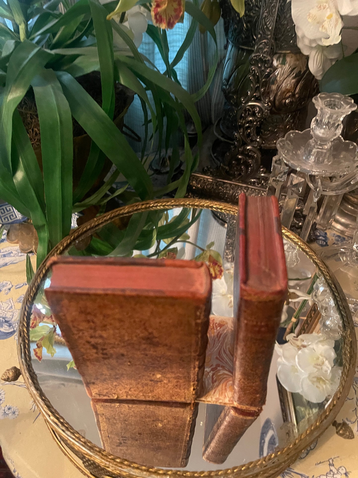 Vintage French Bookend Set – Old-World Gilt Leather Style, European Library Charm