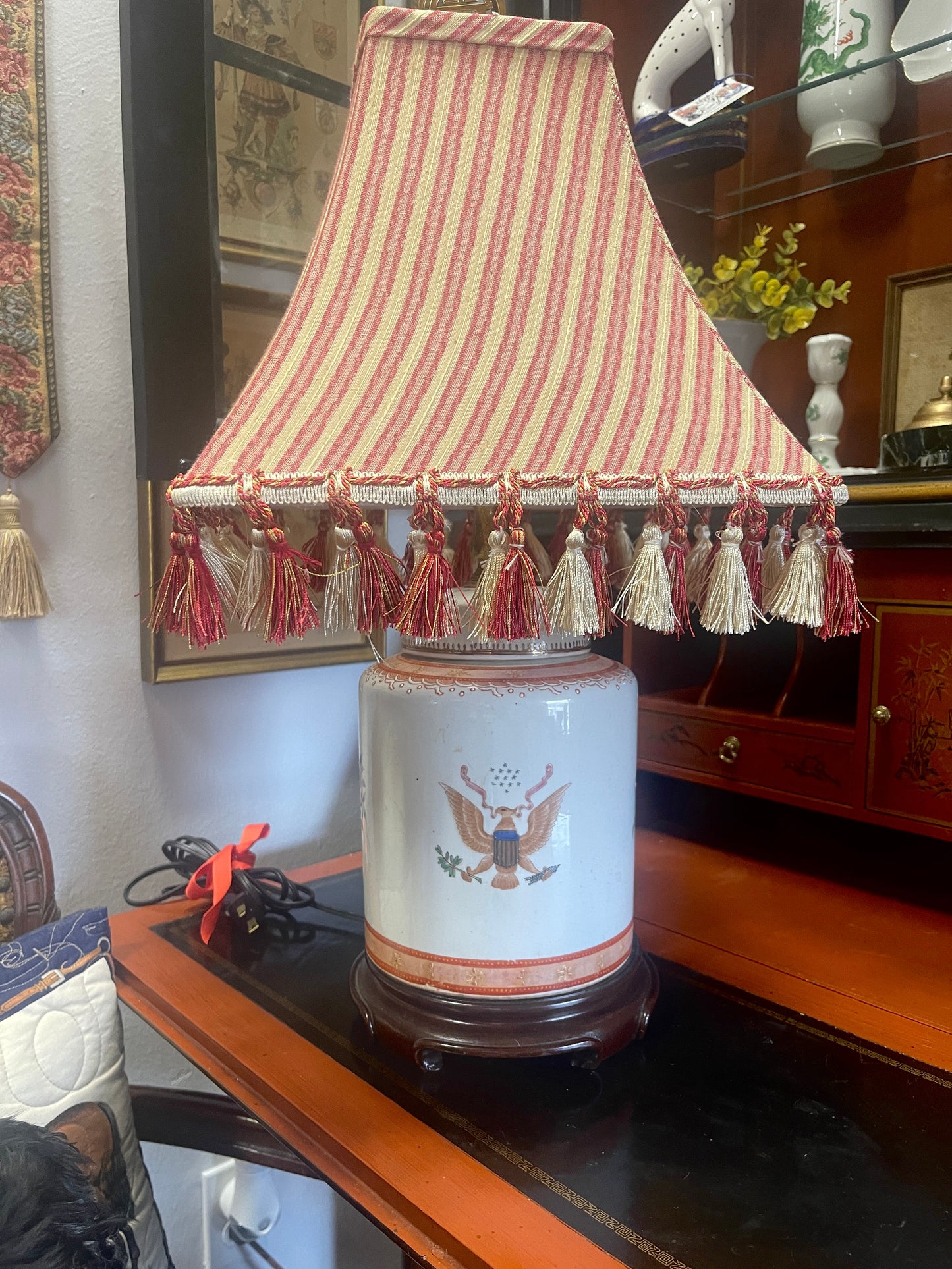 Early 20th Chinese Export Porcelain Chinoiserie American Federal Bald Eagle Ginger Jar Lamp on Wood Base with Custom Shade