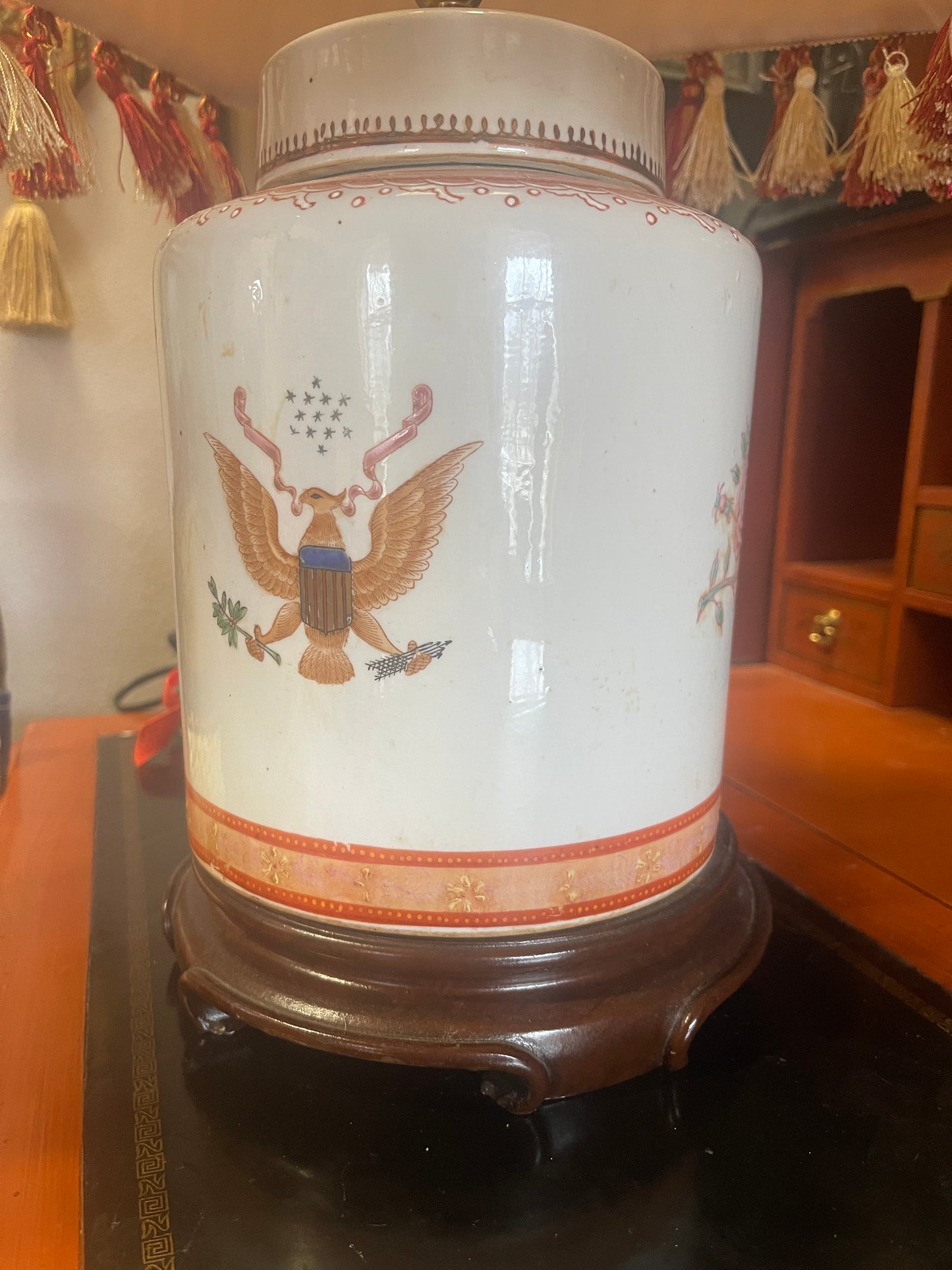 Early 20th Chinese Export Porcelain Chinoiserie American Federal Bald Eagle Ginger Jar Lamp on Wood Base with Custom Shade