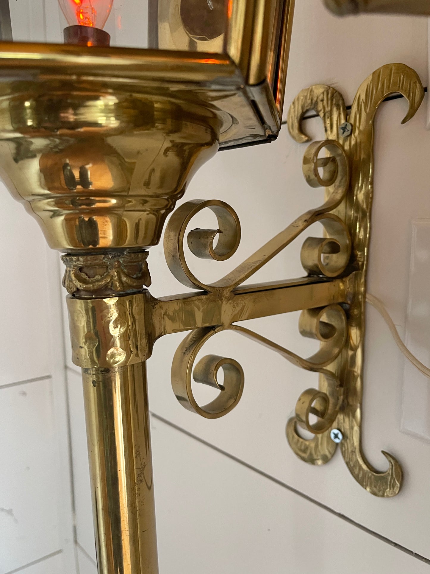 Pair of 20th Century Federalist American Brass Lanterns with Eagles