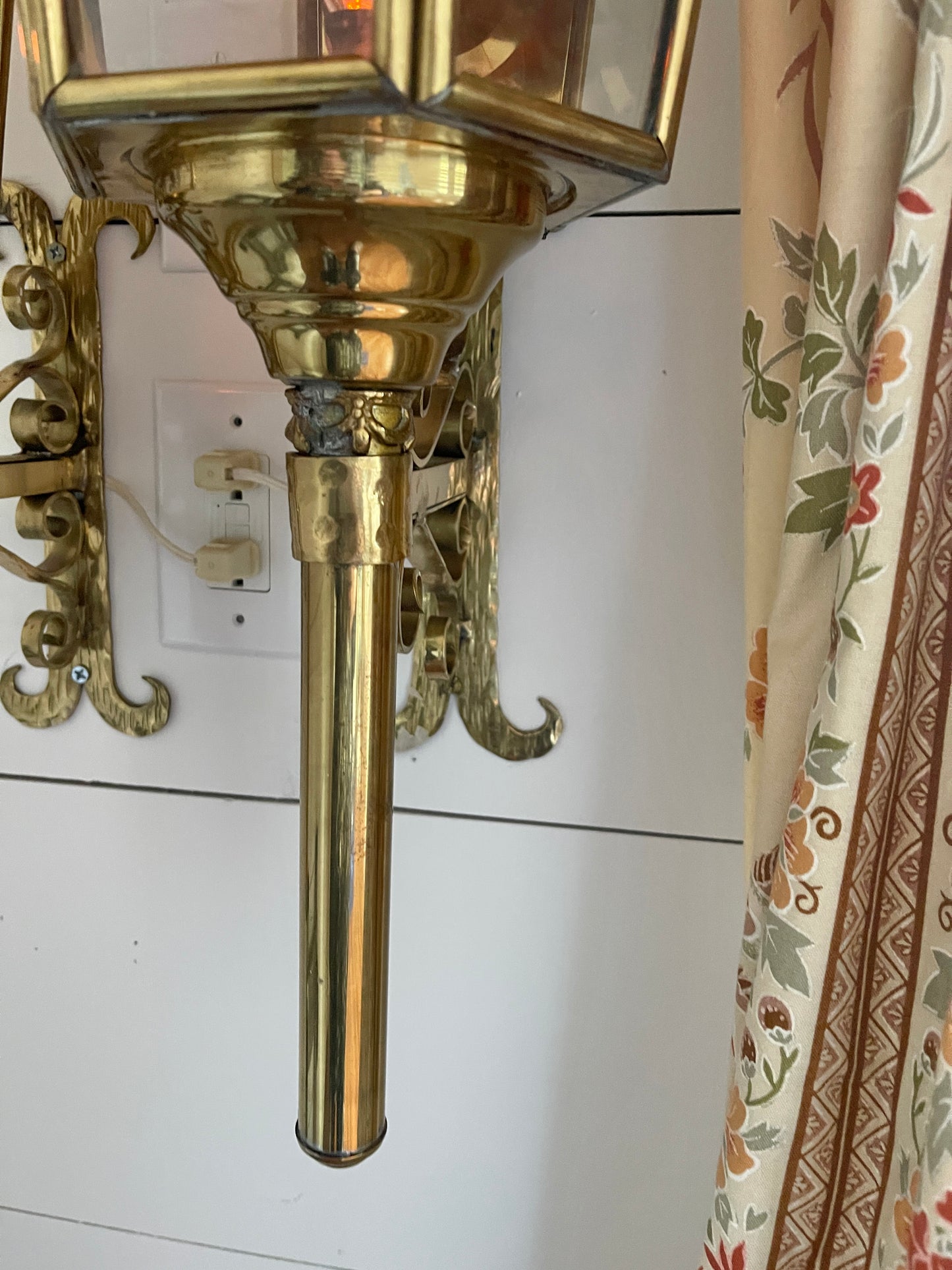 Pair of 20th Century Federalist American Brass Lanterns with Eagles