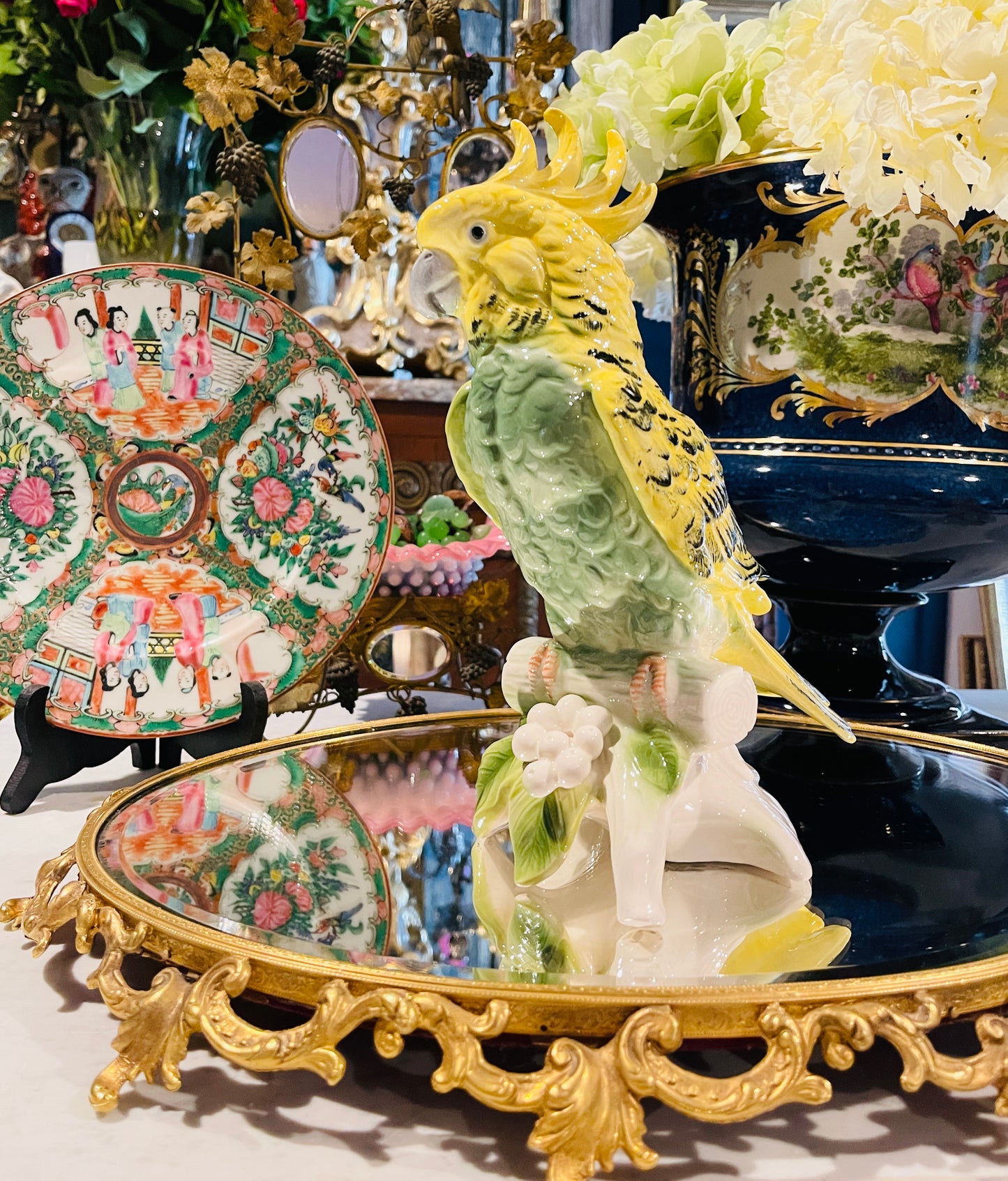 Vintage Italian Porcelain Cockatoo Sculpture
Hollywood Regency • Palm Beach Style • Estate-Sourced Italian Decor