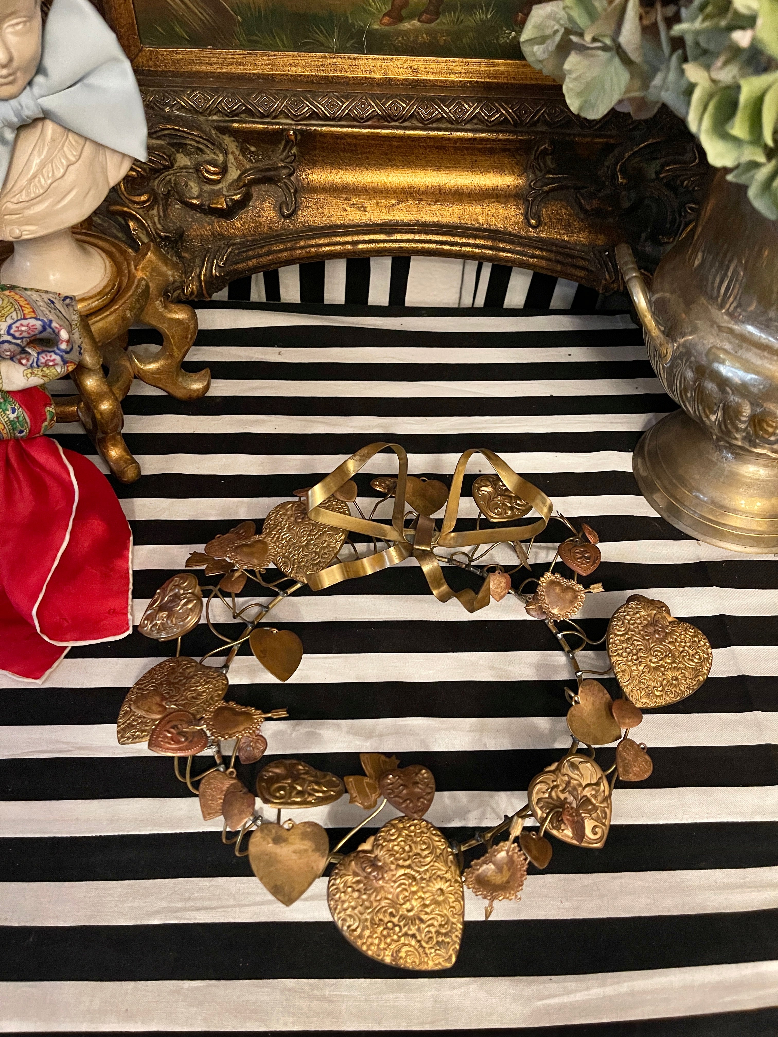 Dresdan vintage heart wreath, offers brass color