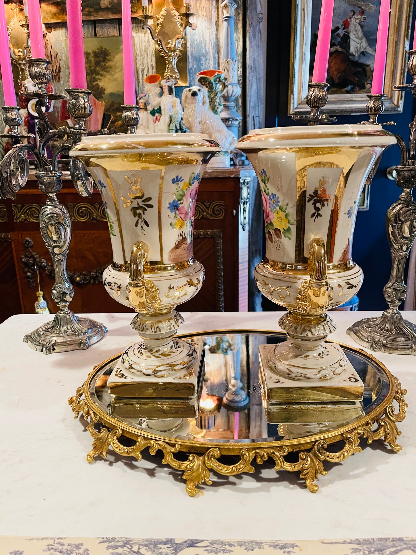 19th century French Old Paris porcelain urns (circa 1820–1840), Pair