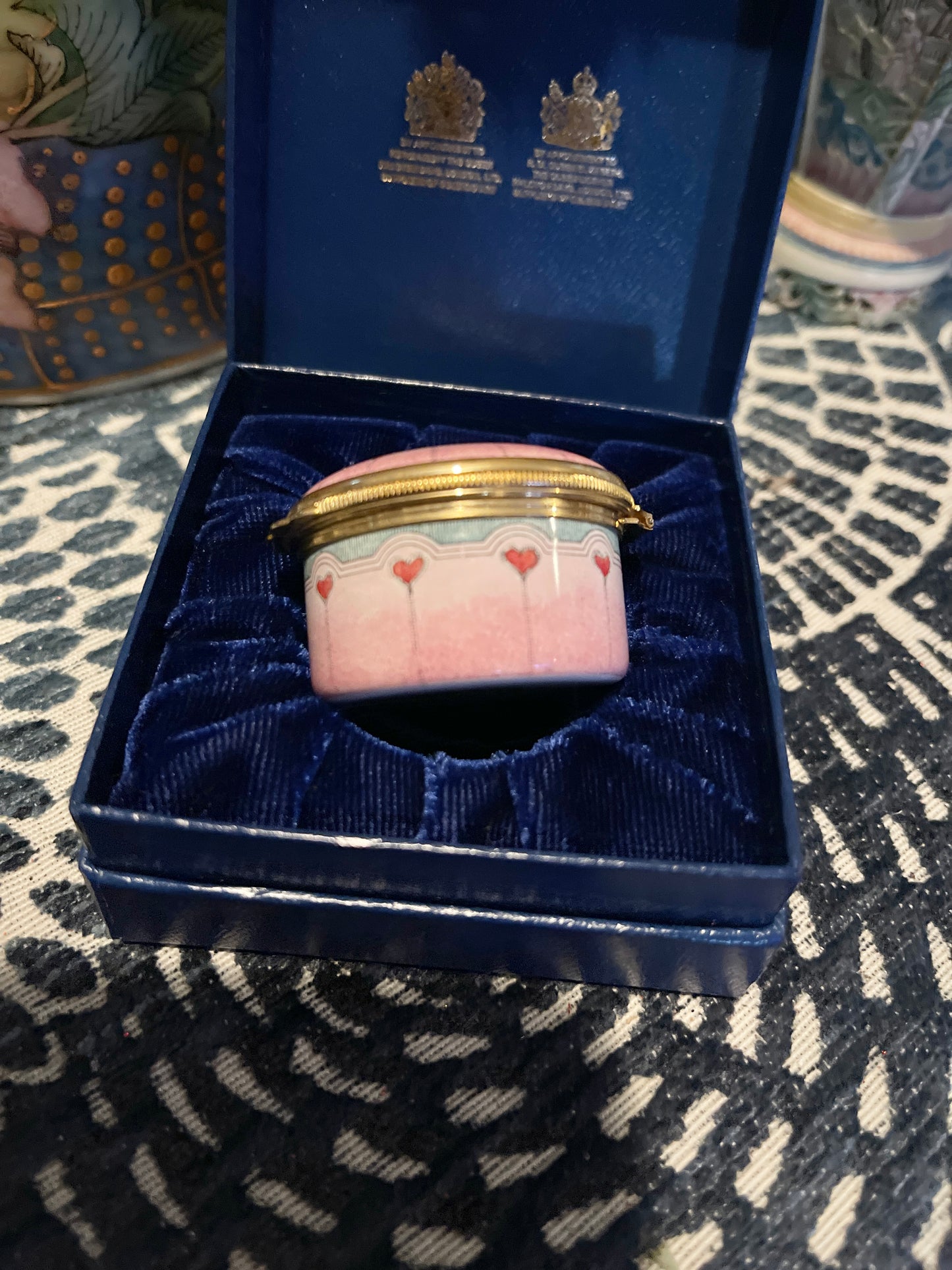 Halcyon Days Pink Enamel Box, Love Betters What is Best, Williams Wordsworth , Heart Detail