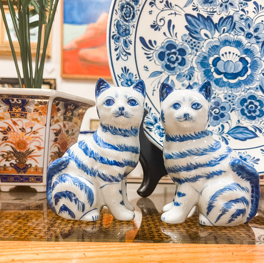 Vintage Blue and White Cat Pair, Mirrored, SO Cute!