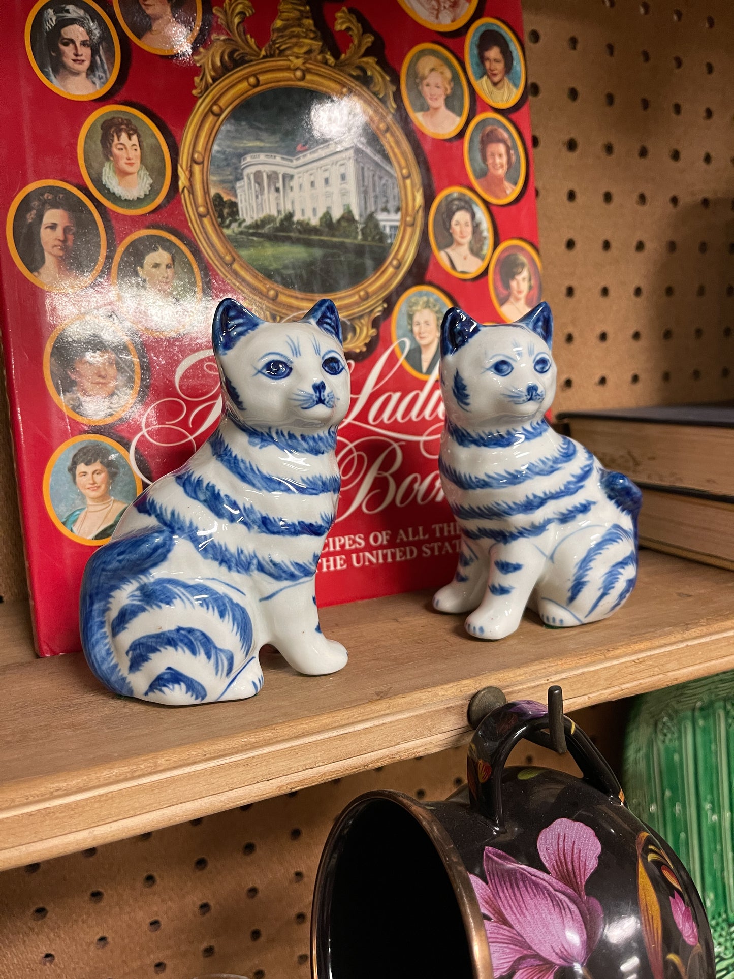 Vintage Blue and White Cat Pair, Mirrored, SO Cute!